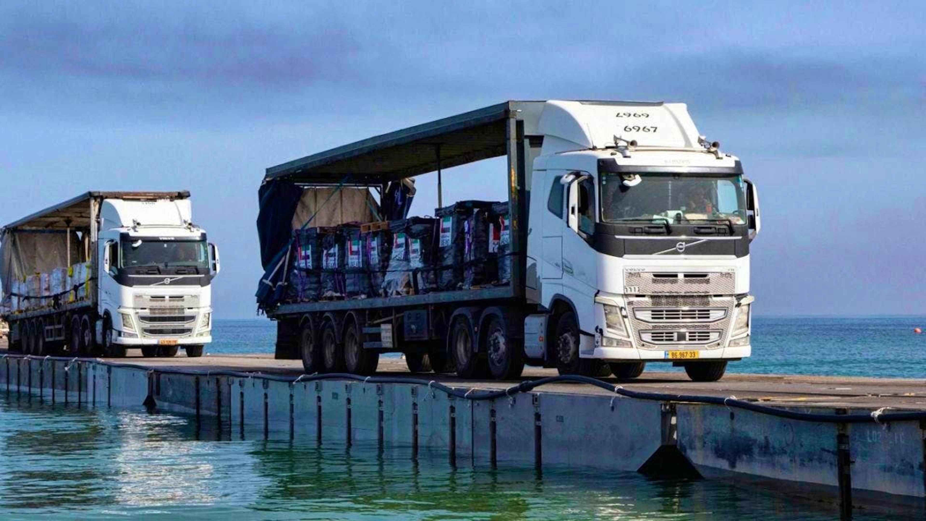 ARCHIVE - This image provided by the U.S. Army via AP shows trucks loaded with humanitarian aid from the United Arab Emirates and the U.S. Agency for International Development shortly before arriving at the Gaza beach. Photo: Staff Sgt. Malcolm Cohens-Ashley/U.S. Army/AP/dpa - ATTENTION: For editorial use only and only with full attribution to the above credit