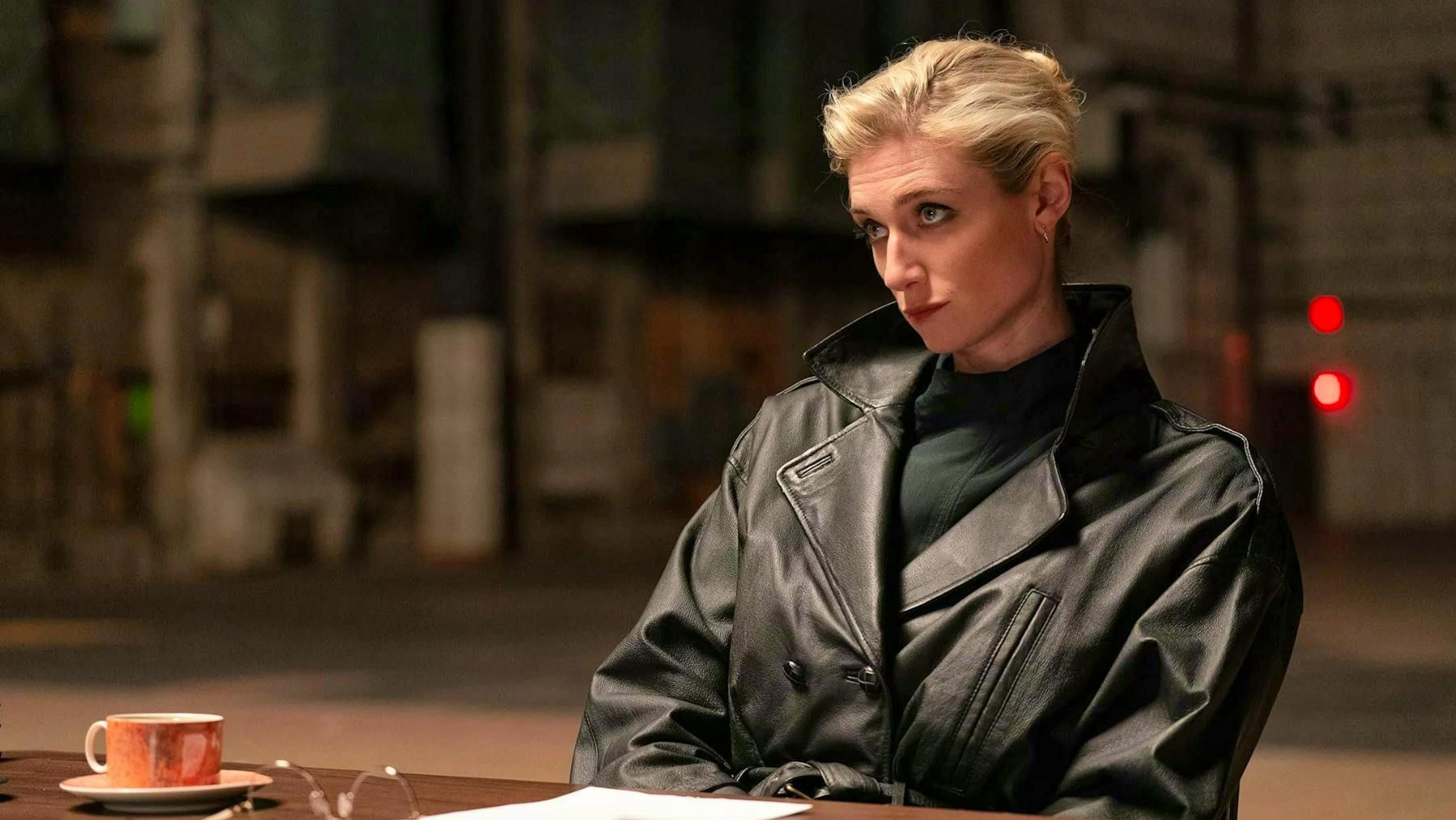 She is closely scrutinized by Elizabeth Bender (Elizabeth Debicki), a strict director.
