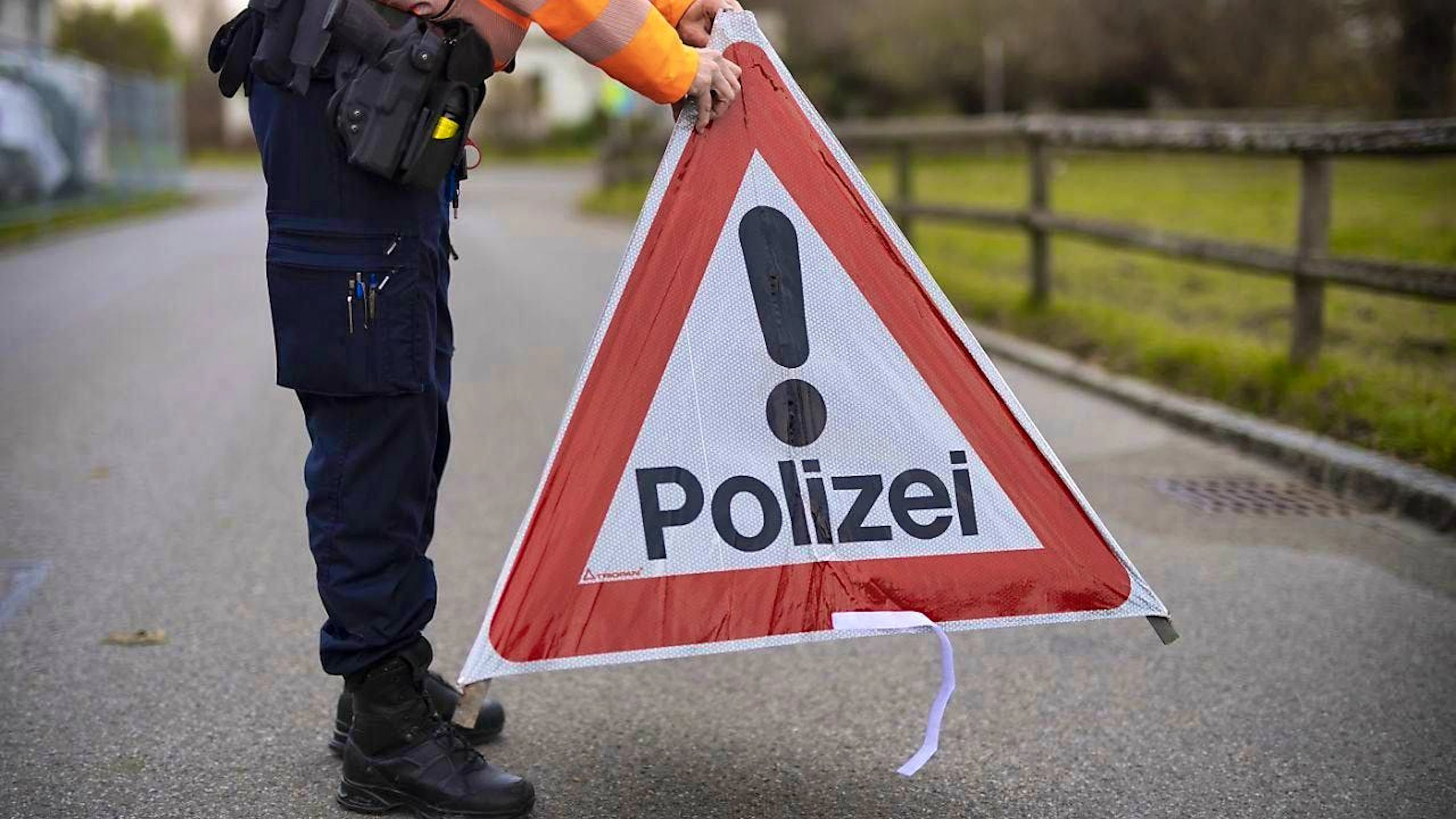 Seven offending drivers of cars and motorcycles have been taken off the road since Friday afternoon. (archive picture)