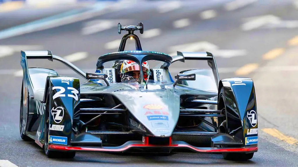Sébastien Buemi finishes on the podium