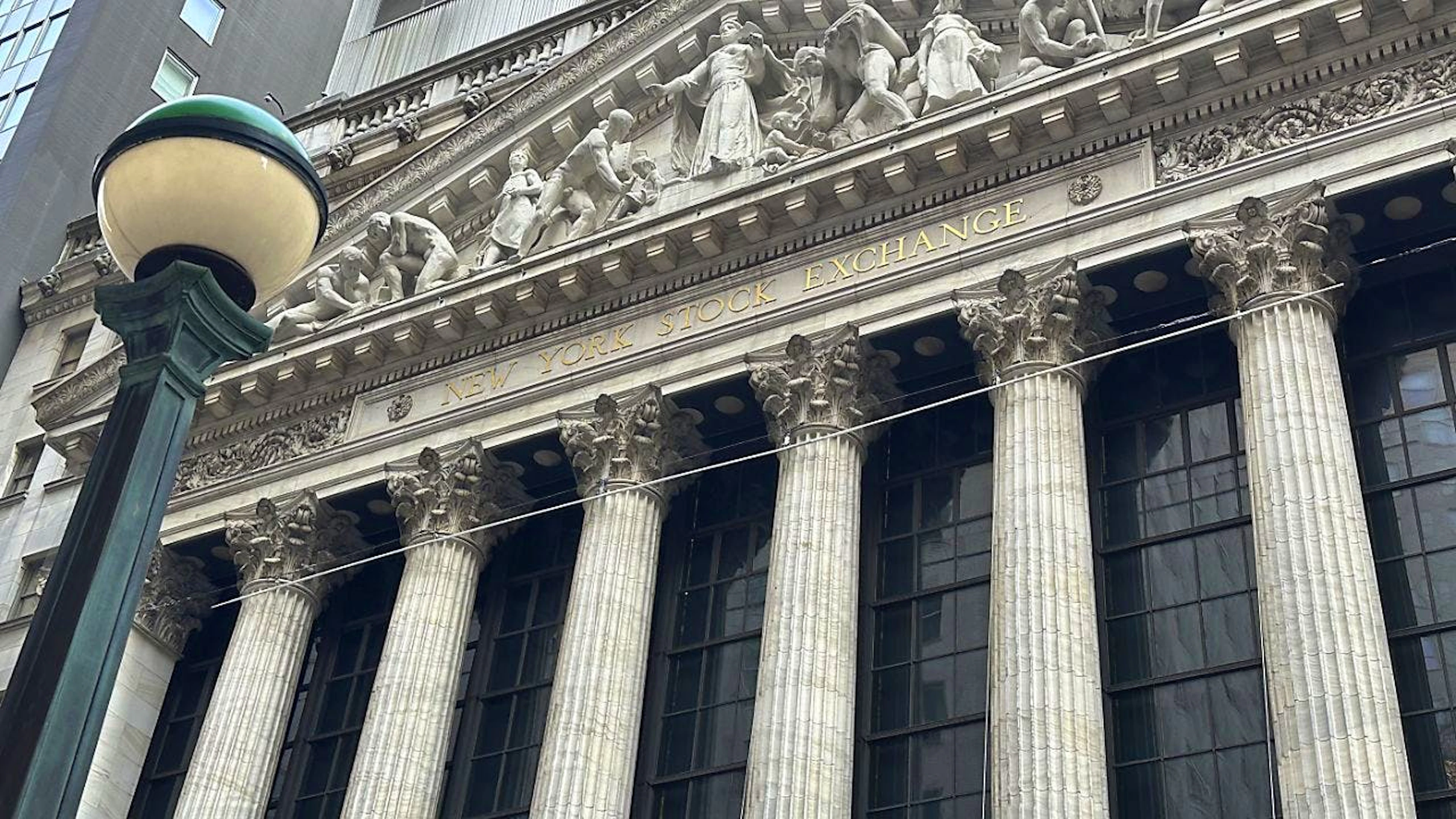 Hacker greifen Wall Street mit simplem Trick an