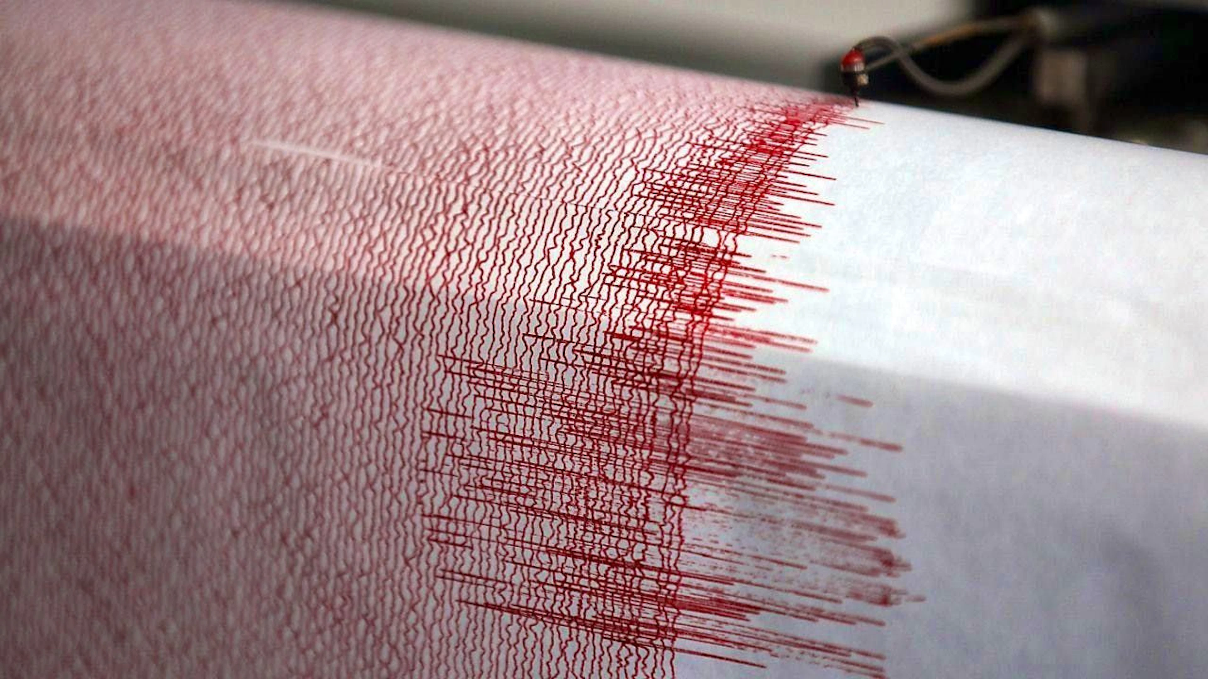 ARCHIVE - The seismograph of the earthquake monitoring station registers shaking. Photo: Oliver Berg/dpa