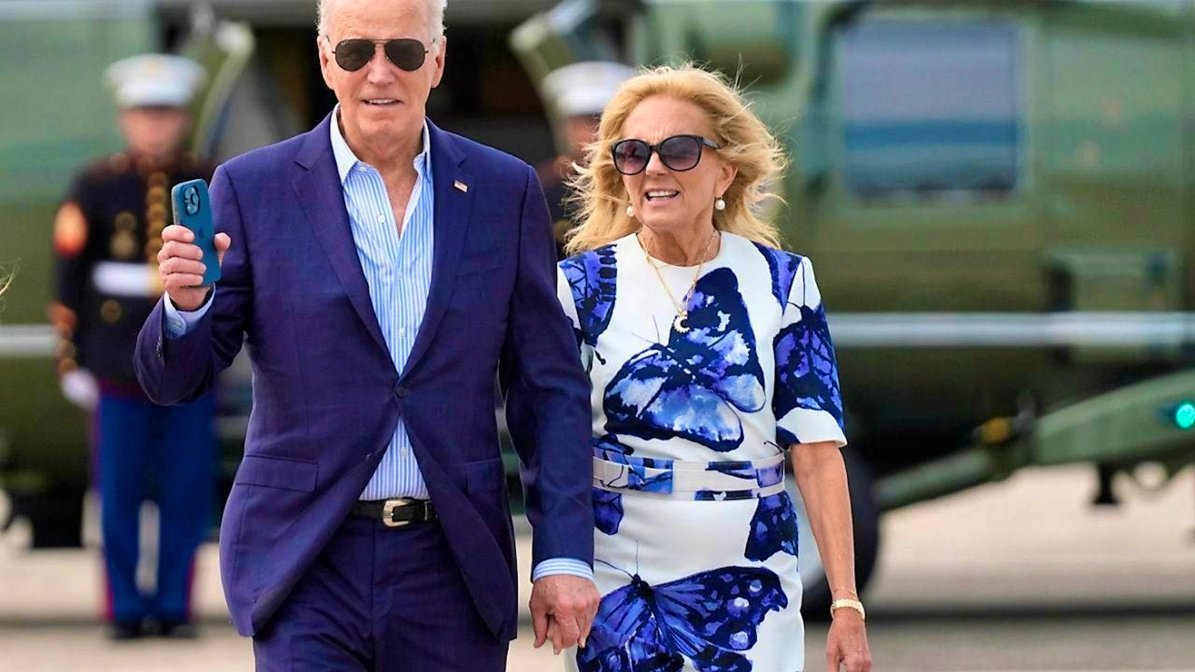 ARCHIVE - U.S. President Joe Biden and First Lady Jill Biden arrive on Marine One at East Hampton Airport in East Hampton, N.Y. Photo: Evan Vucci/AP/dpa