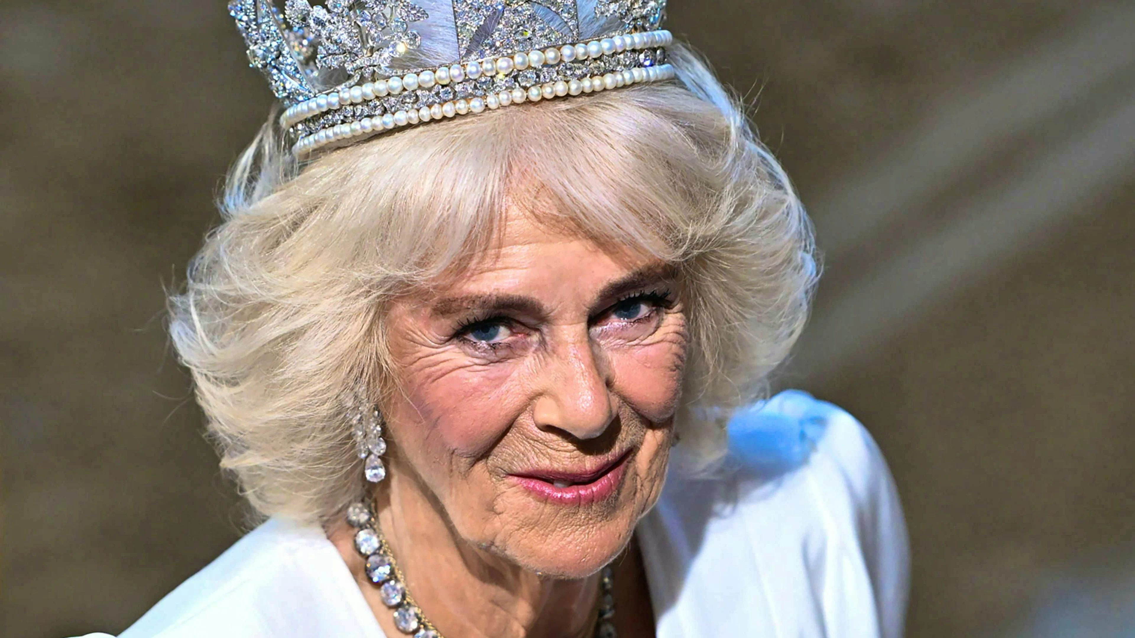 La regina Camilla compie 79 anni, ecco il ritratto scelto da Palazzo per festeggiarla