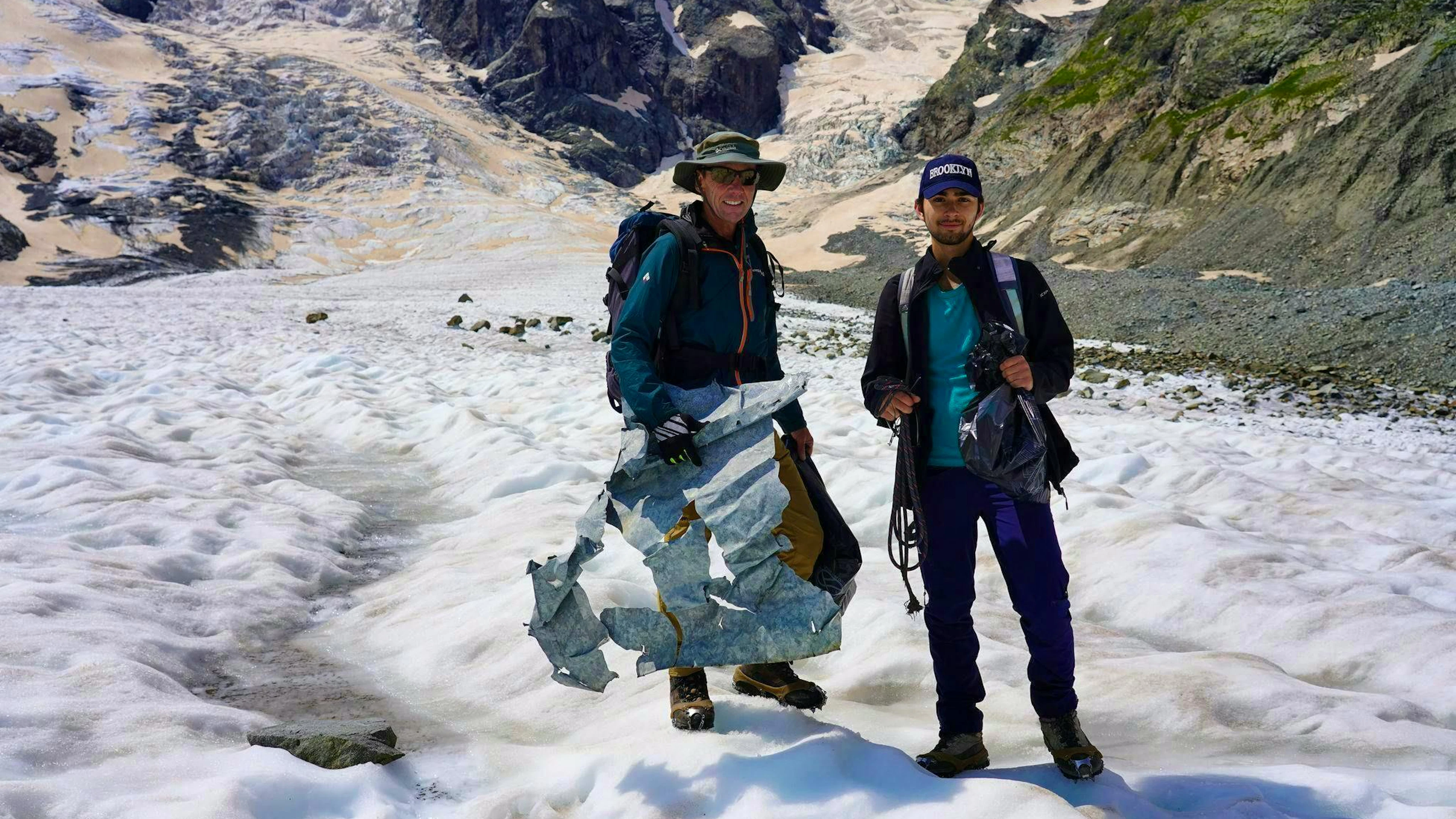 When collecting garbage on the glacier, metal parts from old measuring stations also come to light.