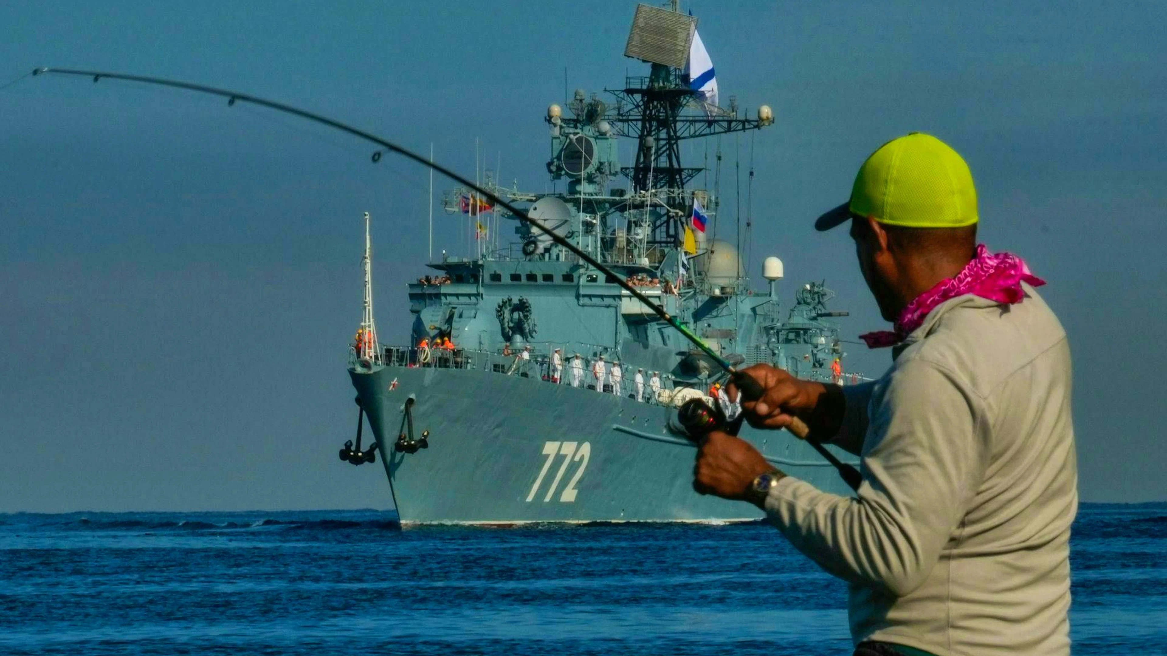 A Russian military ship arrives in the port of Havana.