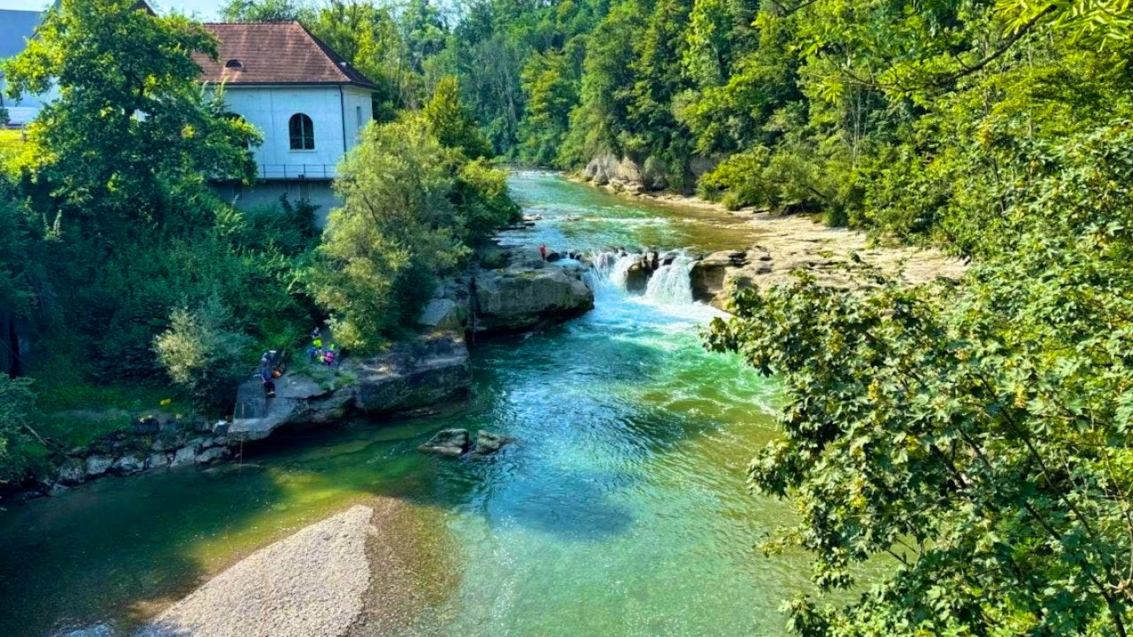 Had underestimated the danger of the waterfall while bathing in the Thur: a 30-year-old swimmer in the canton of St. Gallen.