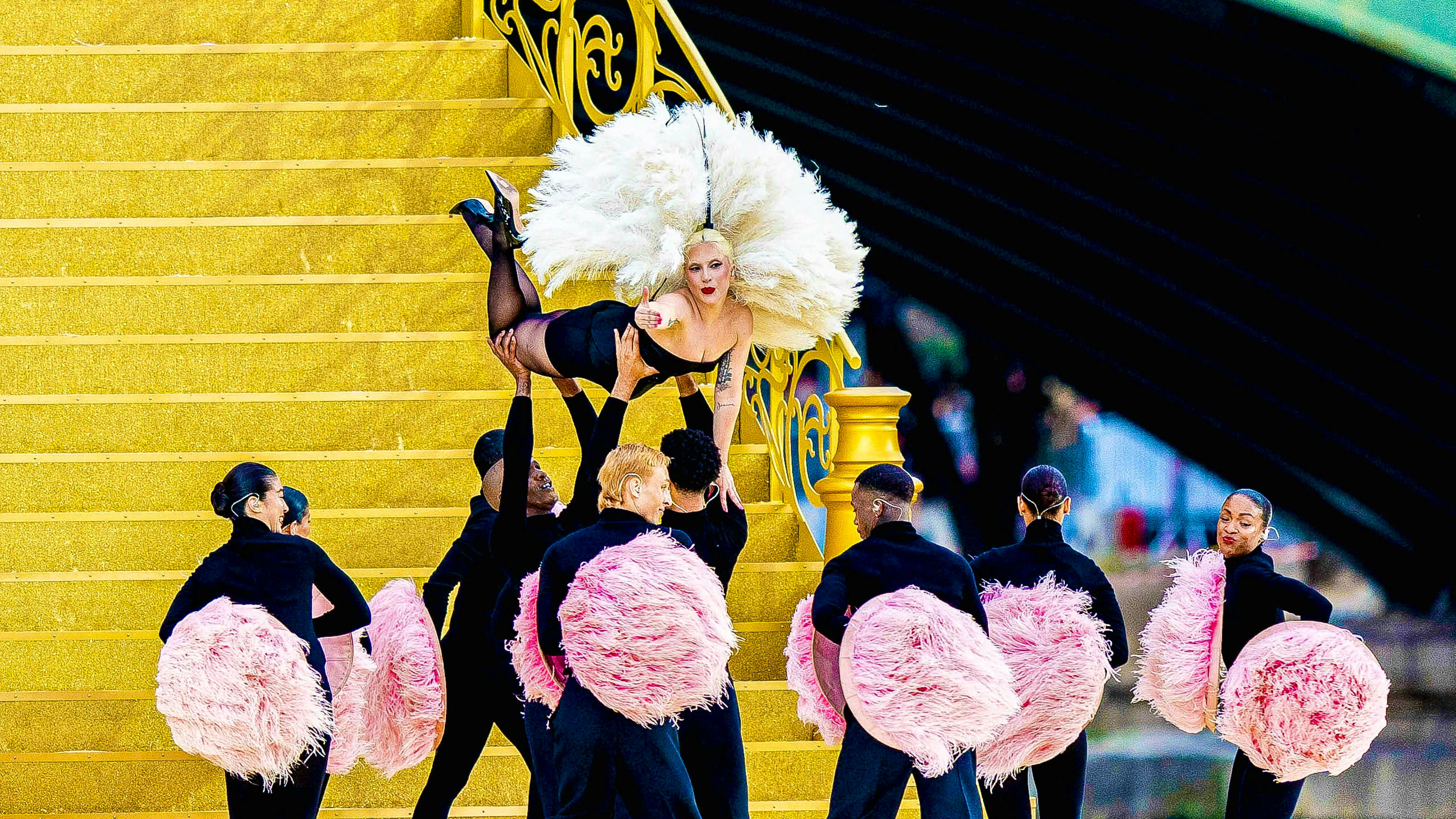 The performance by Lady Gaga at yesterday's Olympic opening ceremony in Paris has caused a stir: the singer's performance was apparently recorded in advance.