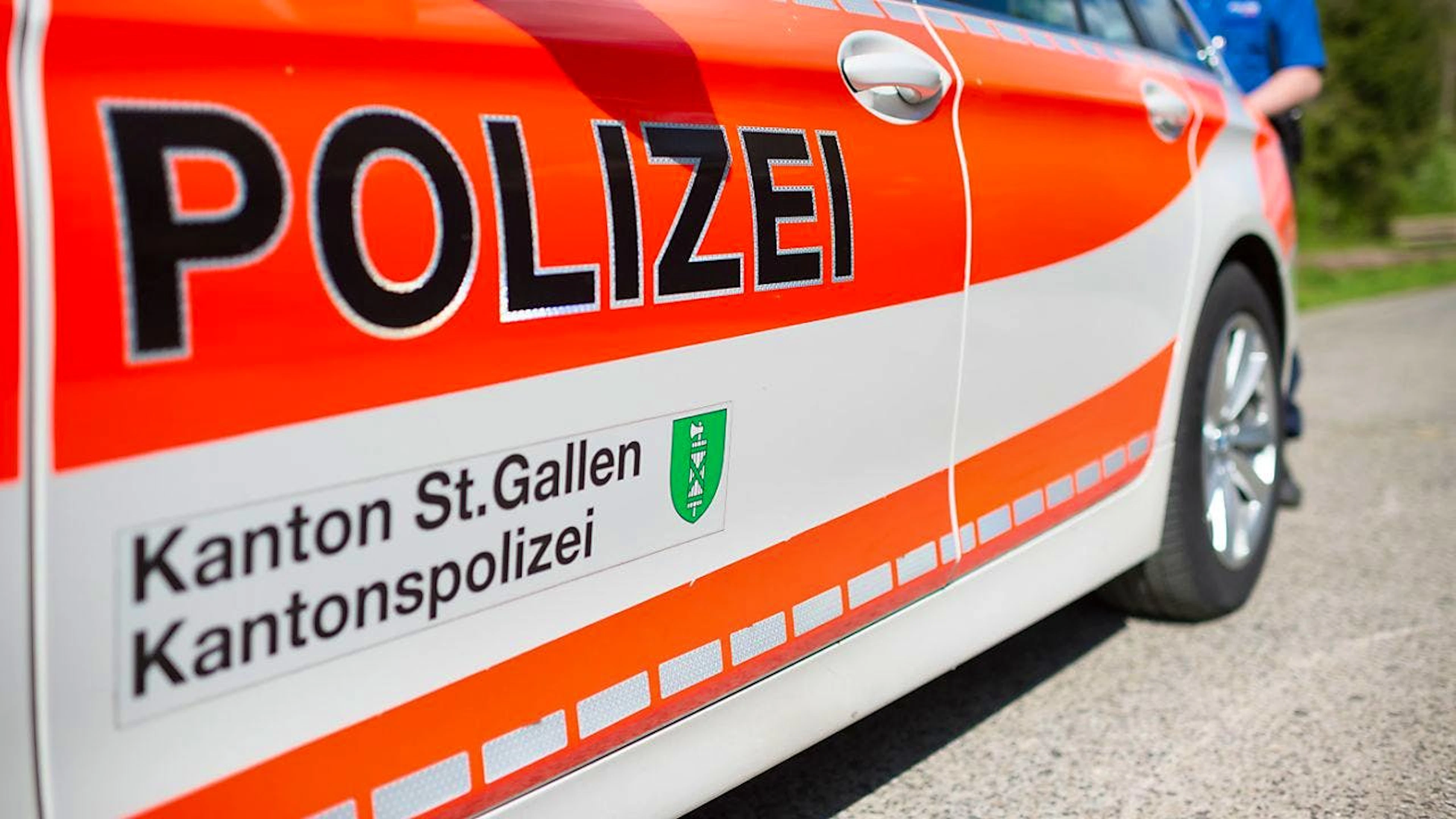 La polizia consiglia di non far entrare in casa estranei.