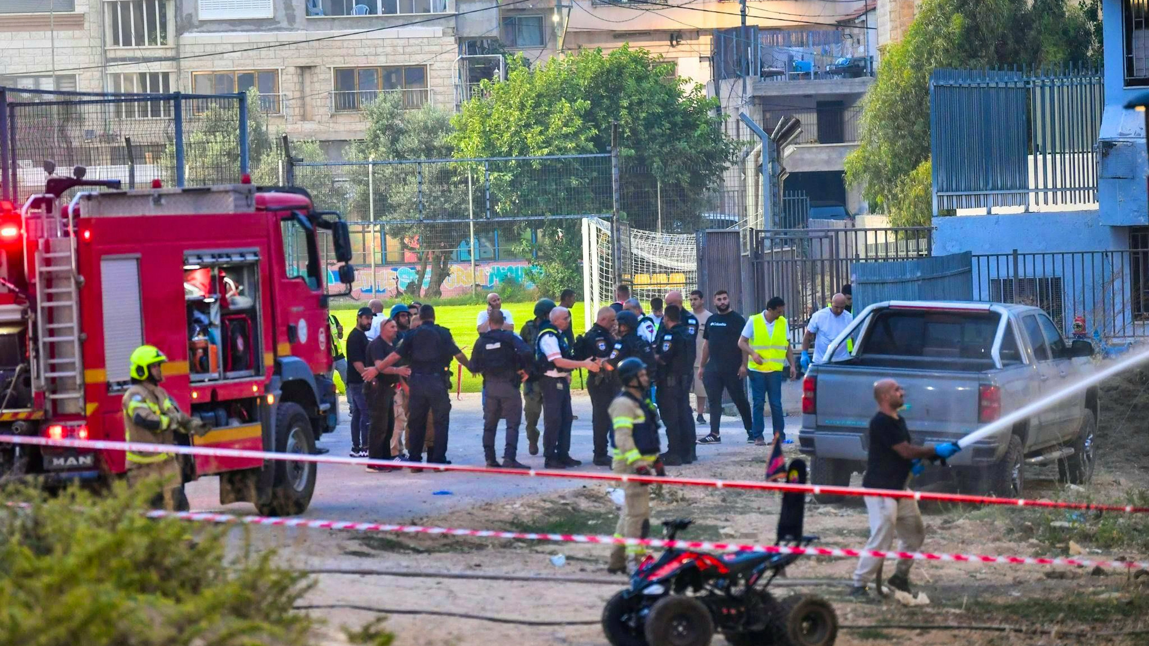 A rocket kills twelve young people on the Golan Heights.