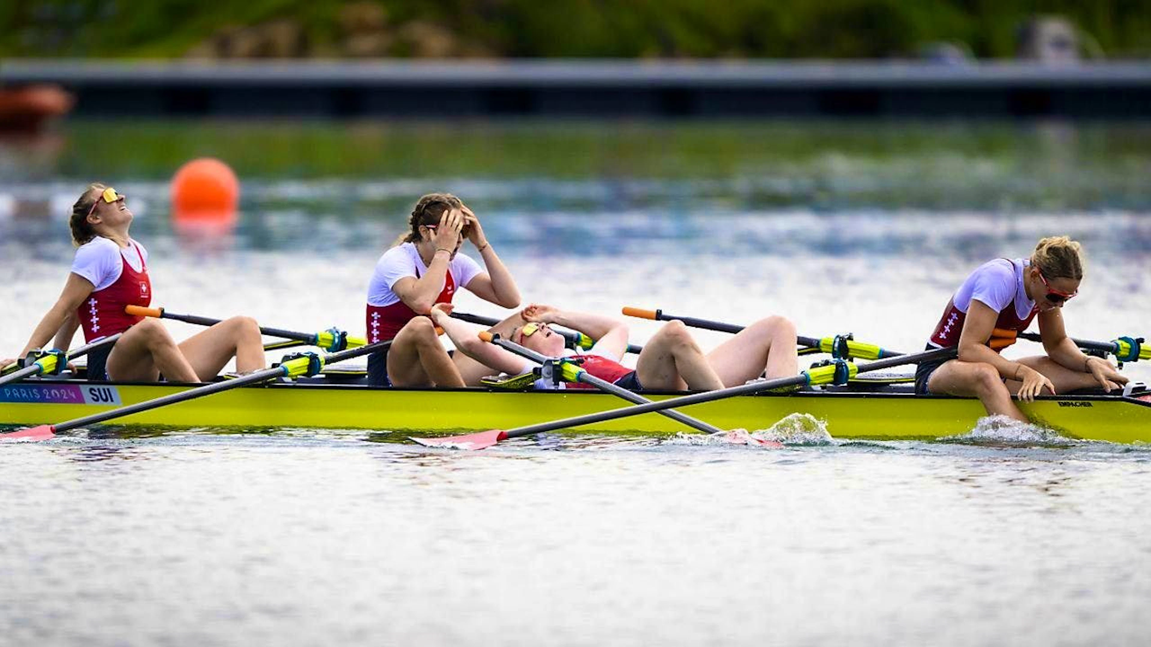 Lisa Lötscher, Pascal Walker, Célia Dupré and Fabienne Schweizer were completely exhausted after their final sprint, which brought them to within 42 hundredths of third place.