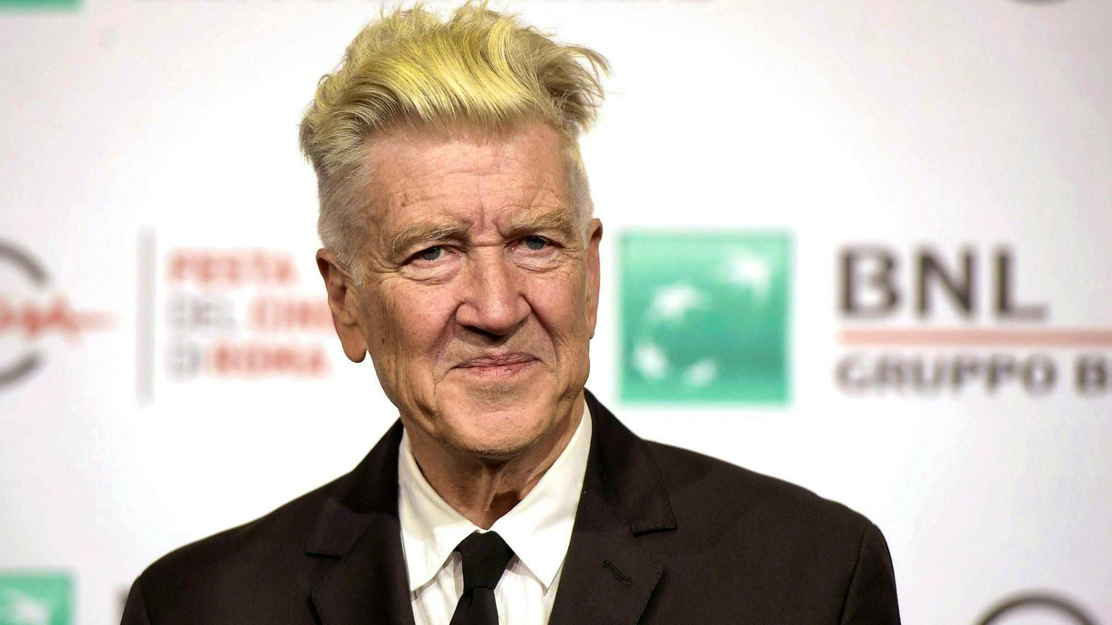 US director David Lynch was suffering from emphysema.