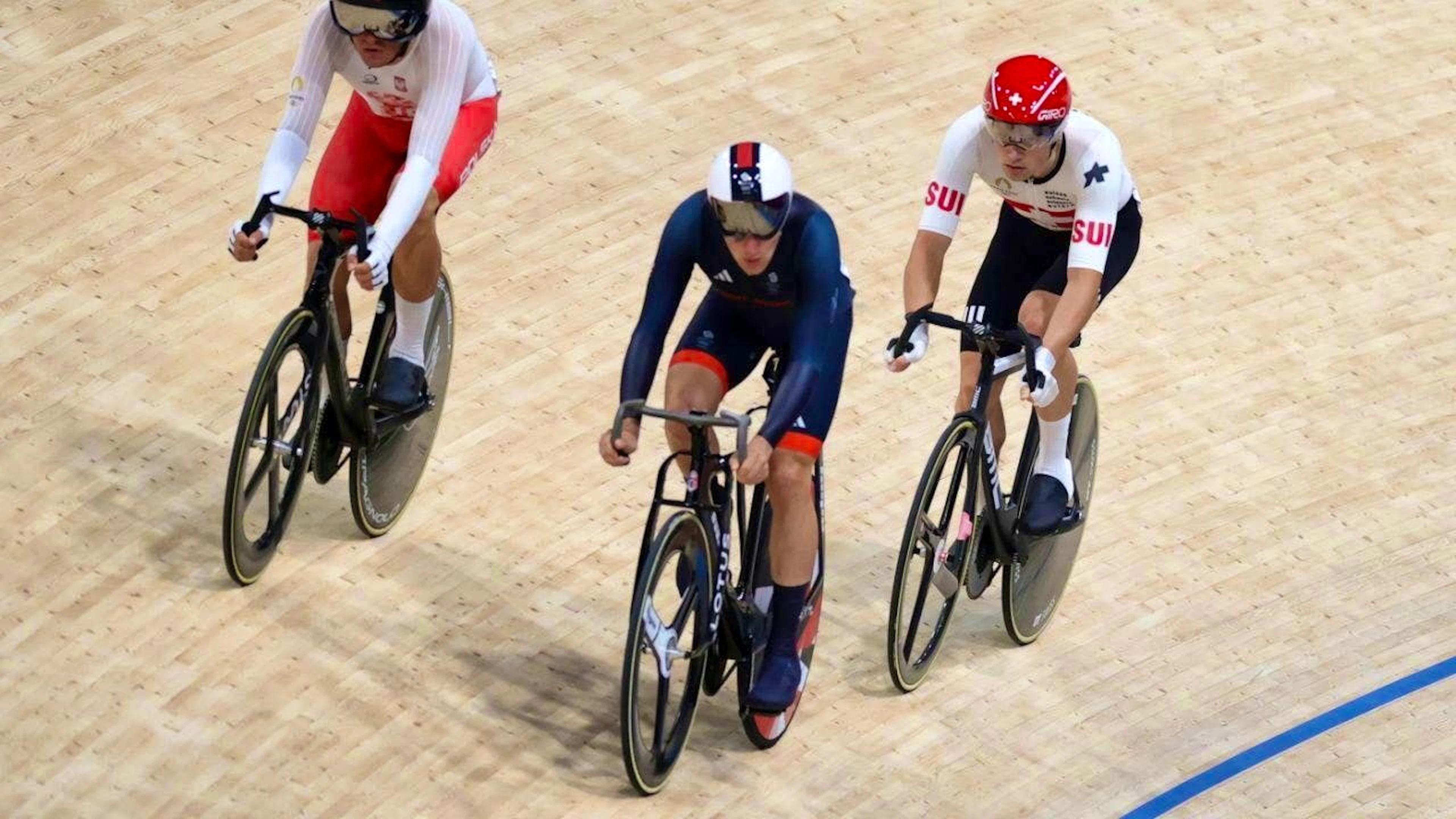Alex Vogel (right) makes up five places in the speed race