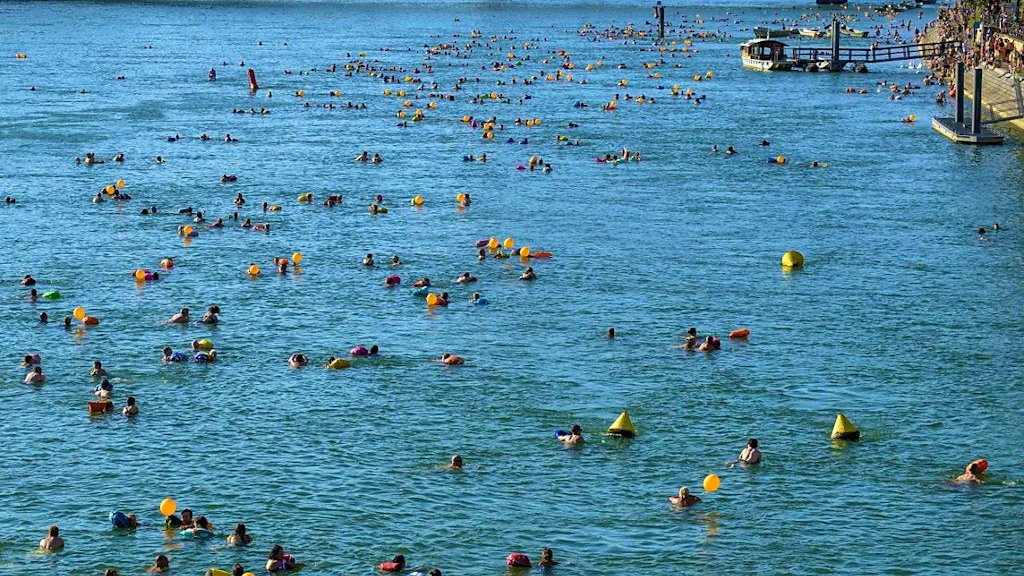 Woman gets caught on buoy in Basel Rhine with floating bag