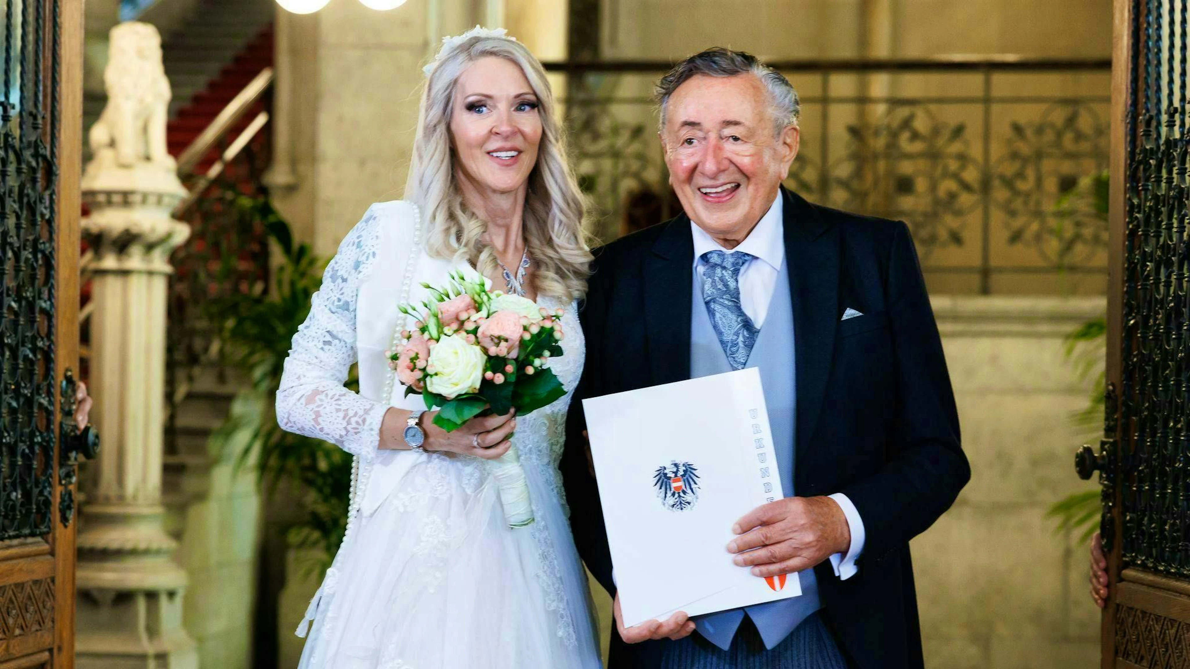 On June 1, 2024, Richard "Mörtel" Lugner married Simone Reiländer, almost 50 years his junior, in Vienna. 72 days later, the building contractor died.