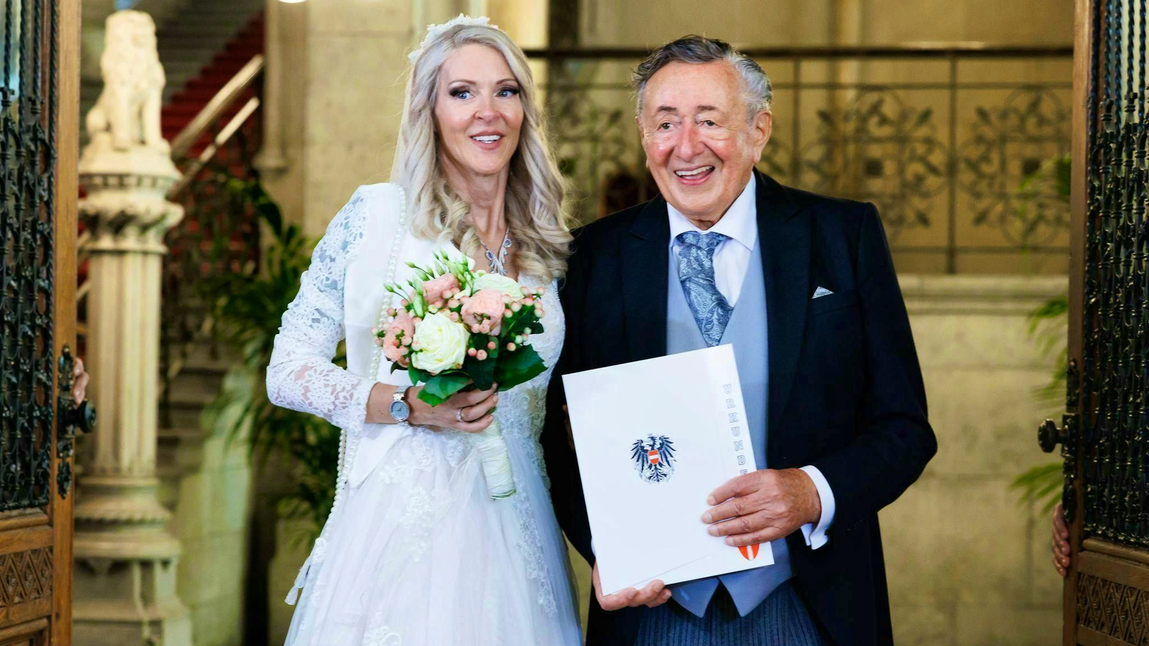 Austrian construction investor Richard Lugner only dared to marry for the sixth time in June 2024. He married Simone "Bienchen" Reiländer in a pompous ceremony in Vienna. (archive picture)