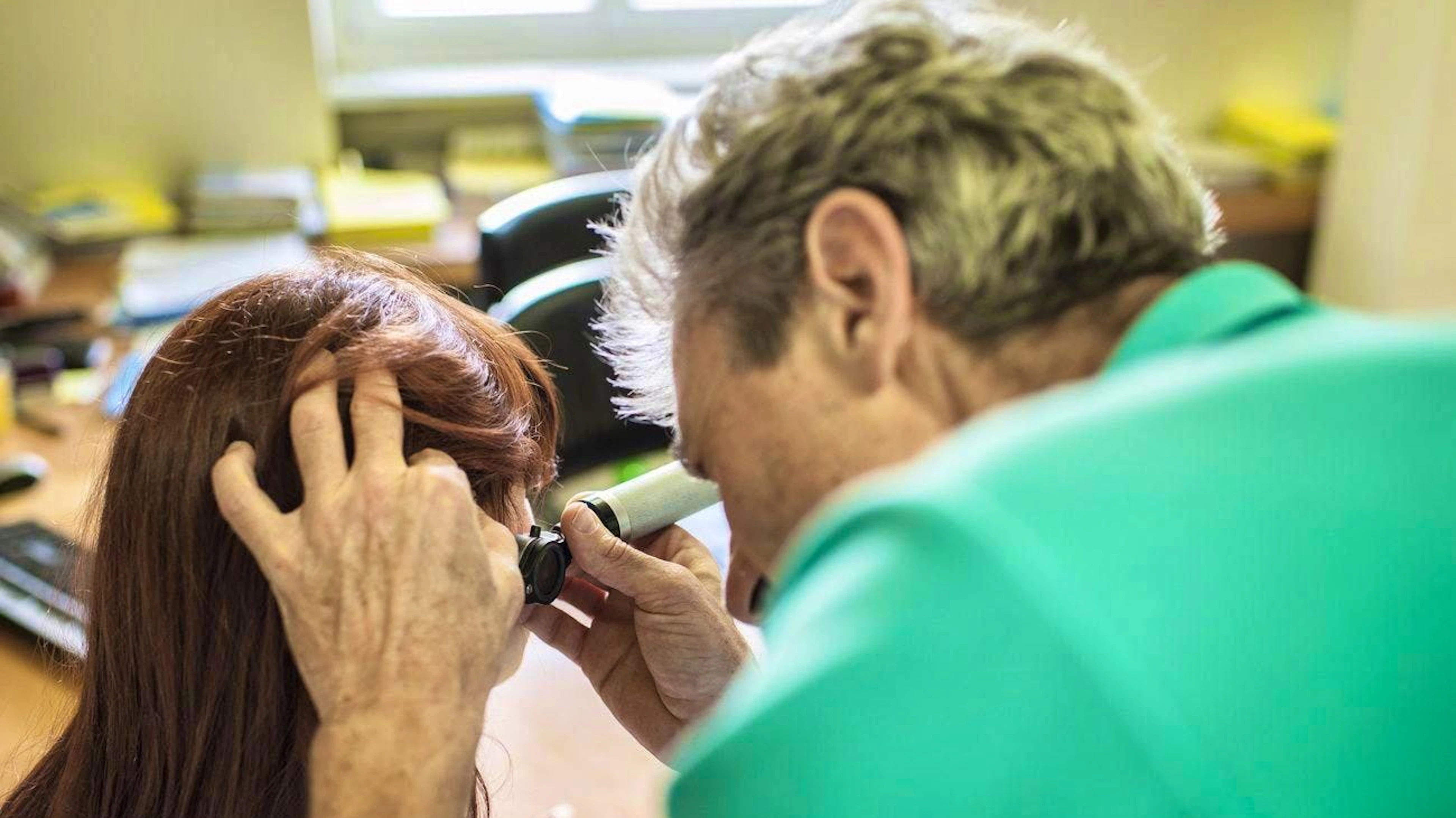 Les personnes souffrant d'une perte auditive ont un risque plus élevé de développer une démence ou la maladie d'Alzheimer que les personnes ayant une audition normale.