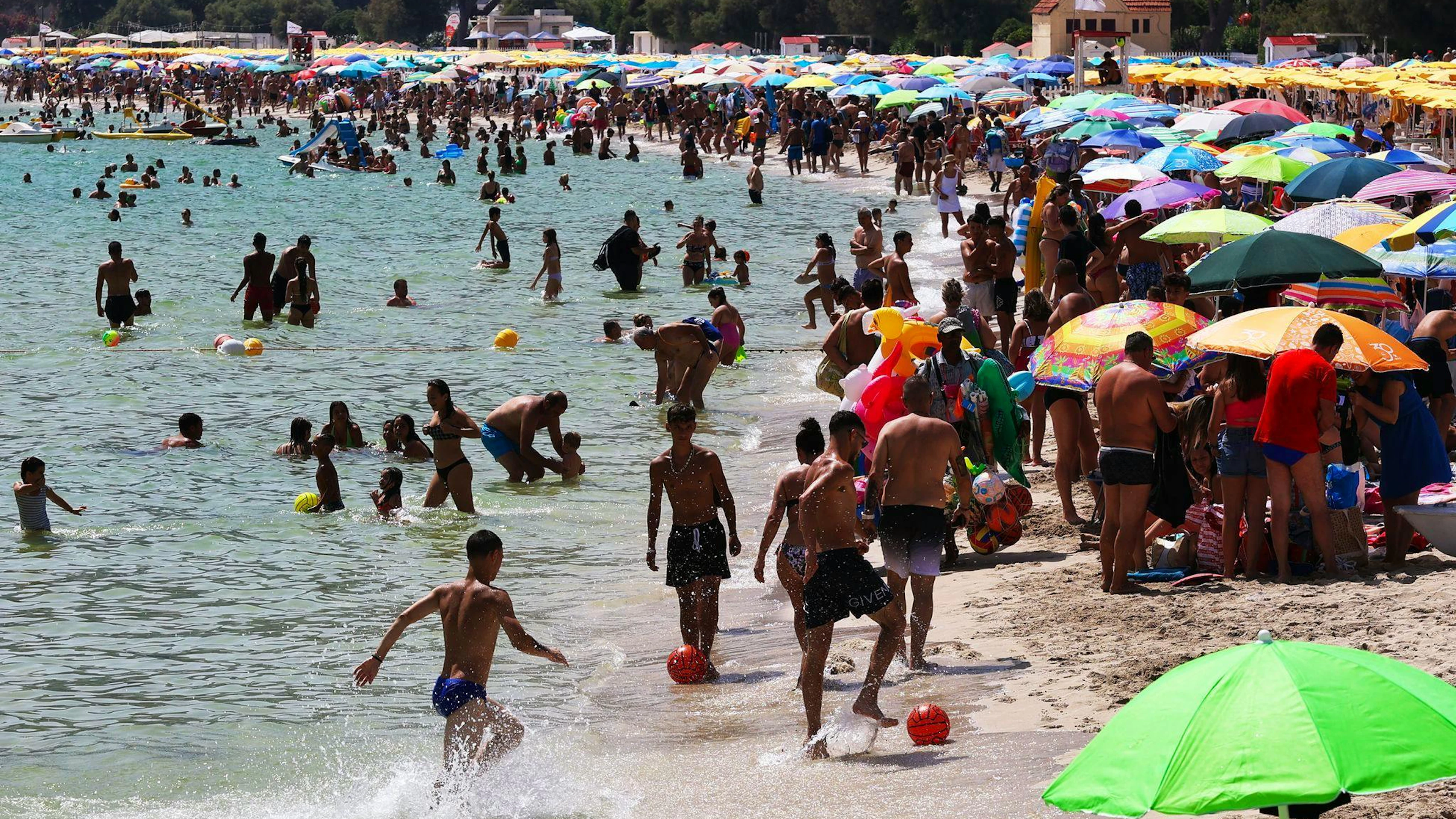 Am Strand in Italien drohen immer höhere Preisen. (Symbolbild)