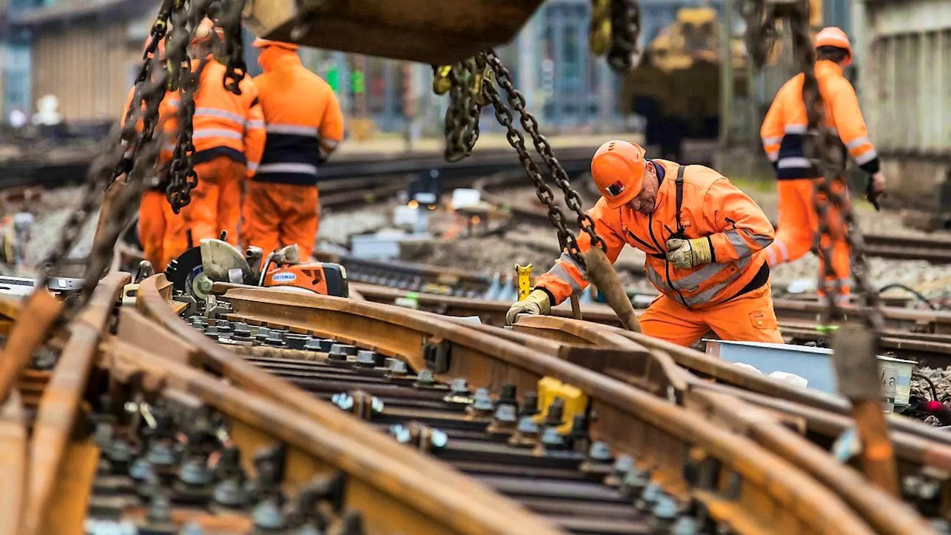 Construction worker killed by train - rail traffic near Zurich restricted