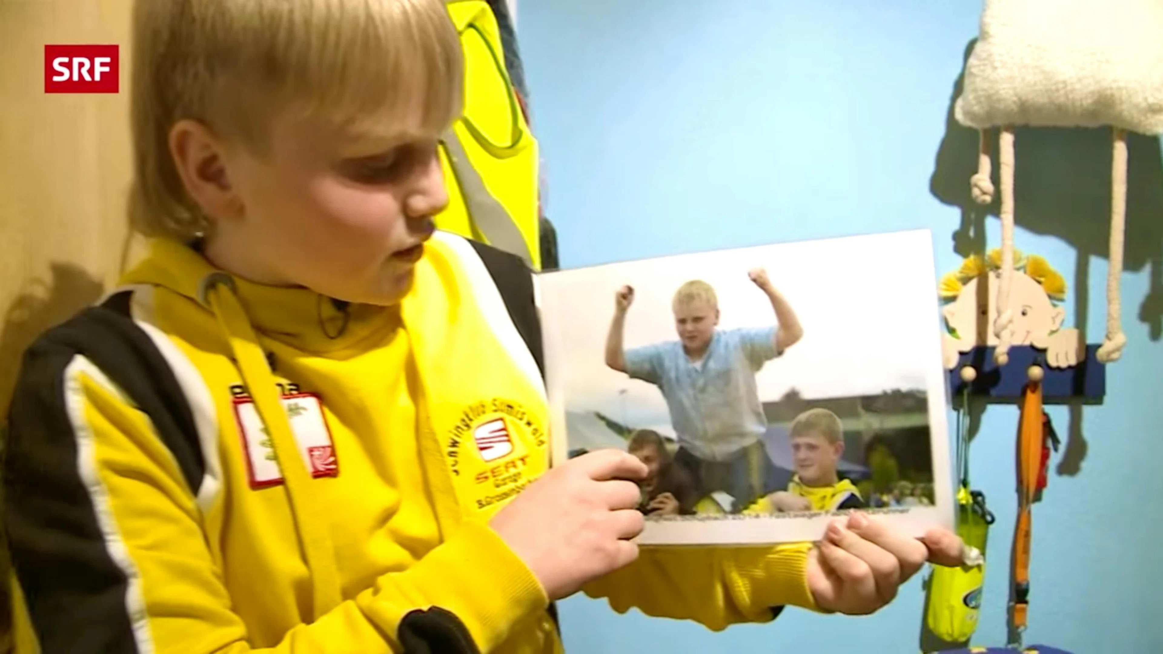 Fabio Hiltbrunner lernte das Siegen früh. Hier zeigt er als 9-Jähriger ein Siegerbild.