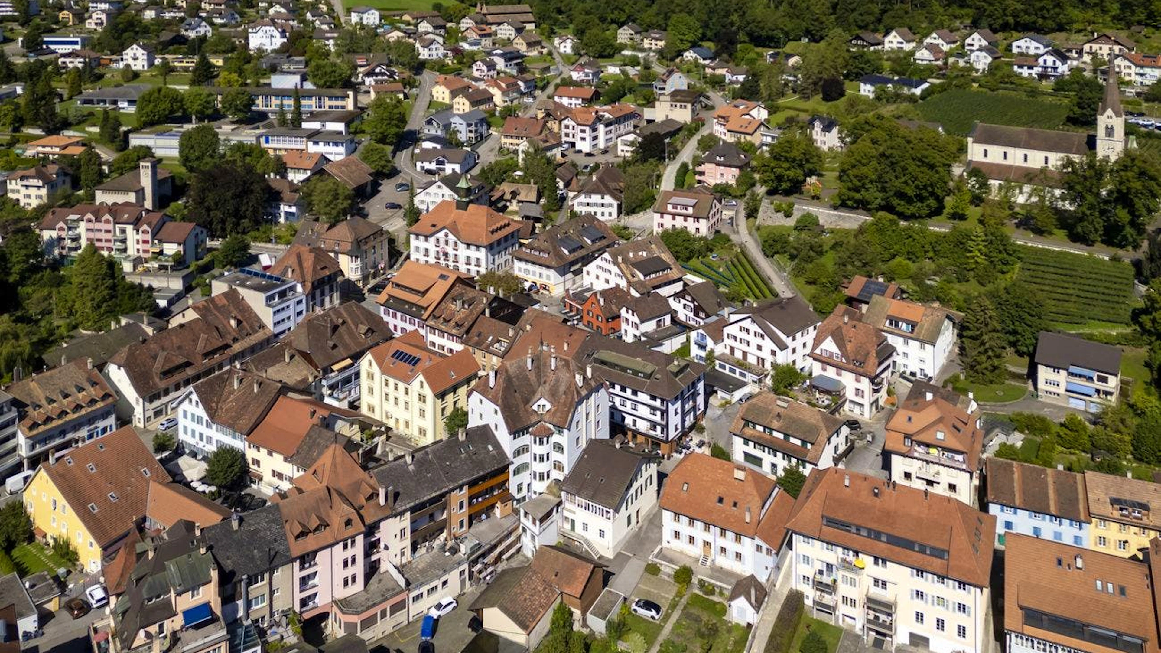 Le 22 septembre 2024, les électeurs des cantons de Berne et du Jura se sont prononcés sur le rattachement de la ville au canton du Jura.