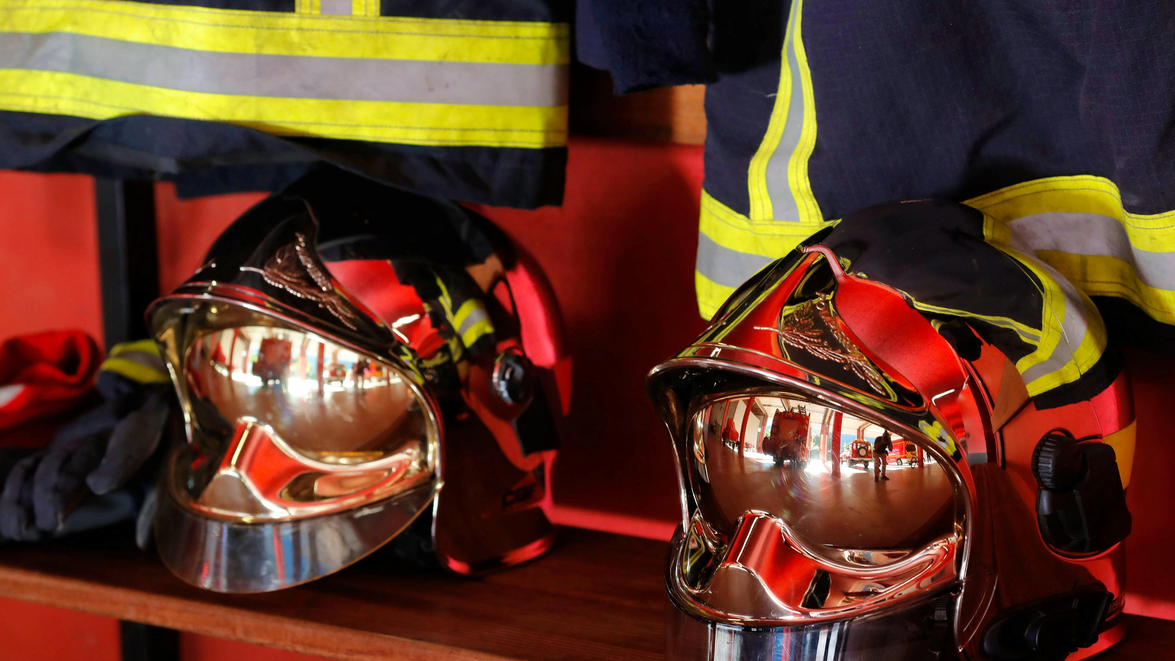 Le feu est parti vendredi vers 02h00 d'une voiture garée sur le parking extérieur de l'un des bâtiments. (image d'illustration)