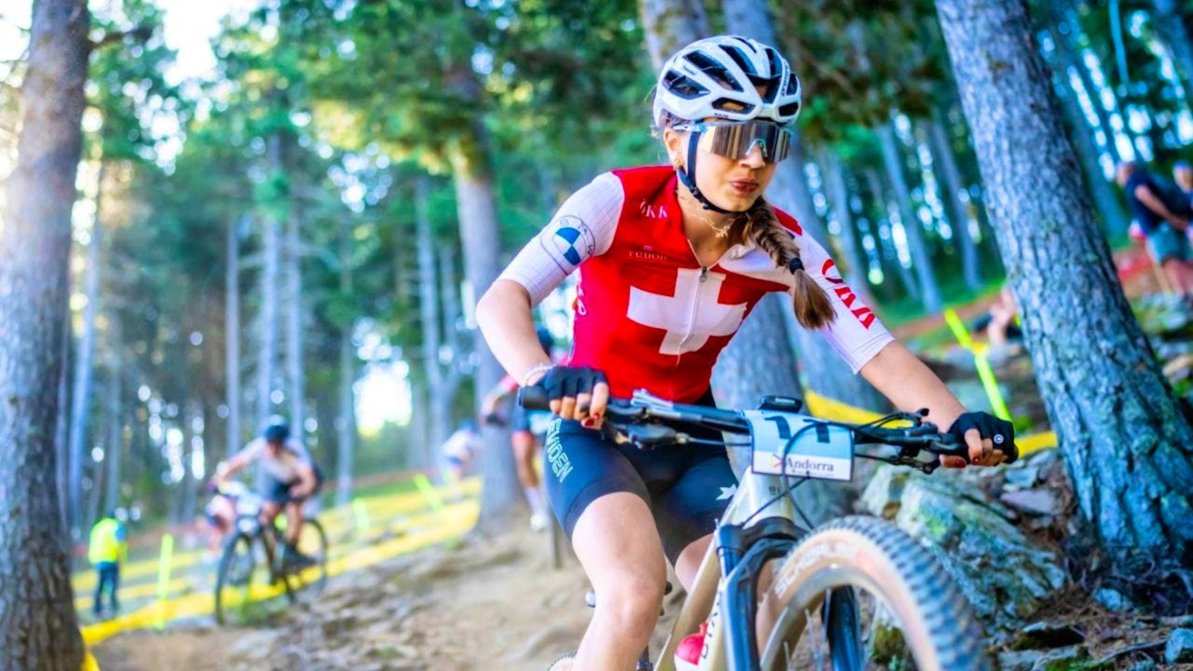 Muriel Furrer durante una gara di mountain bike nell'agosto 2024.