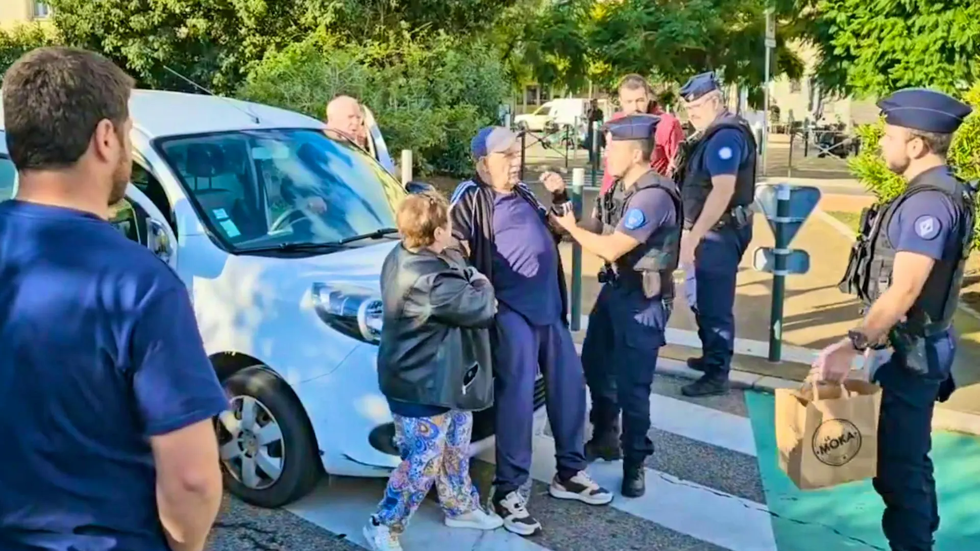 Vacation island of Corsica cut off - pictures show tense situation
