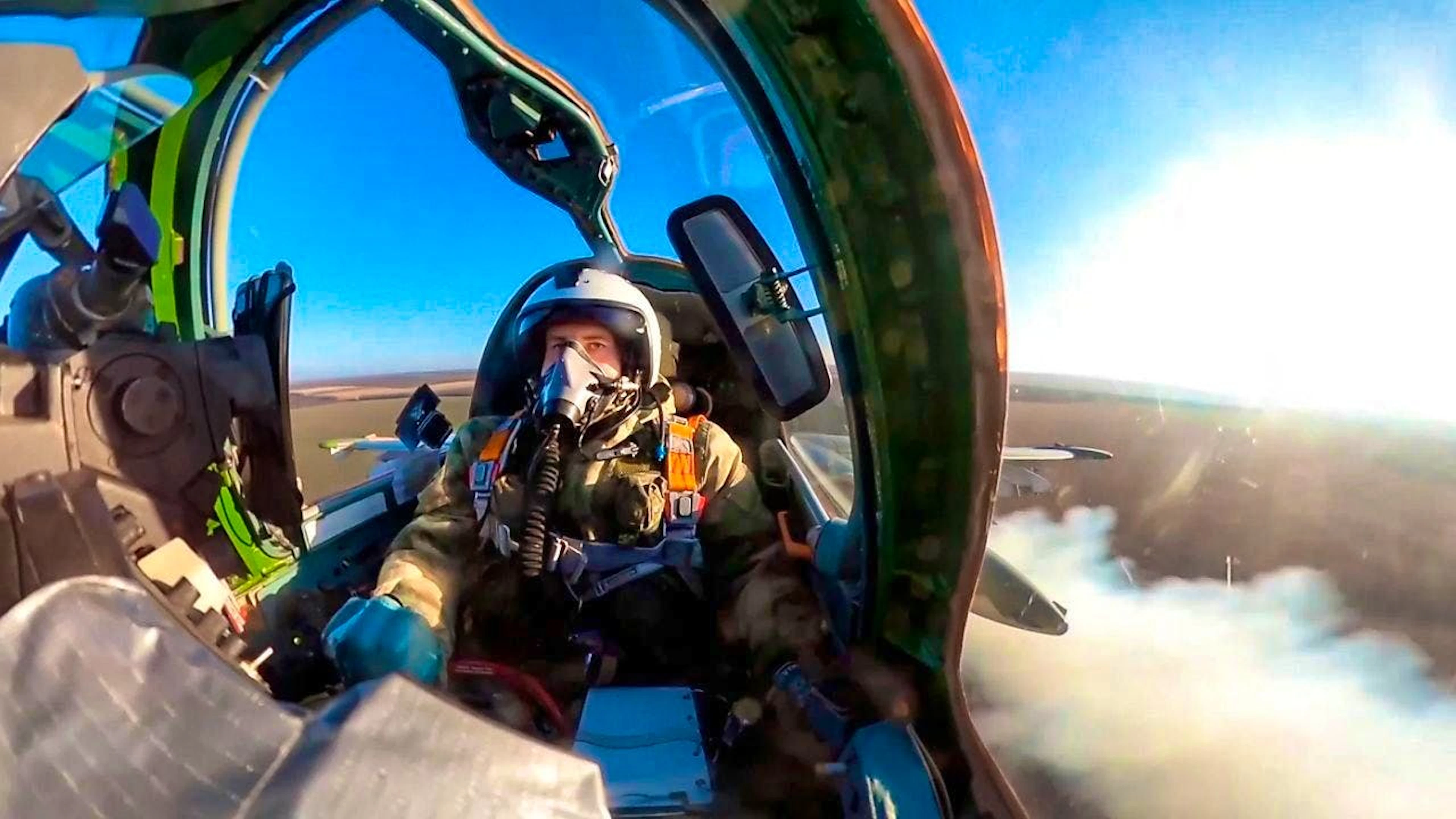 HANDOUT - A Russian air force pilot is seen in the cockpit of his Sukhoi Su-25 fighter jet during a mission over Ukraine. Photo: ---/Russian Defense Ministry Press Service via AP/dpa