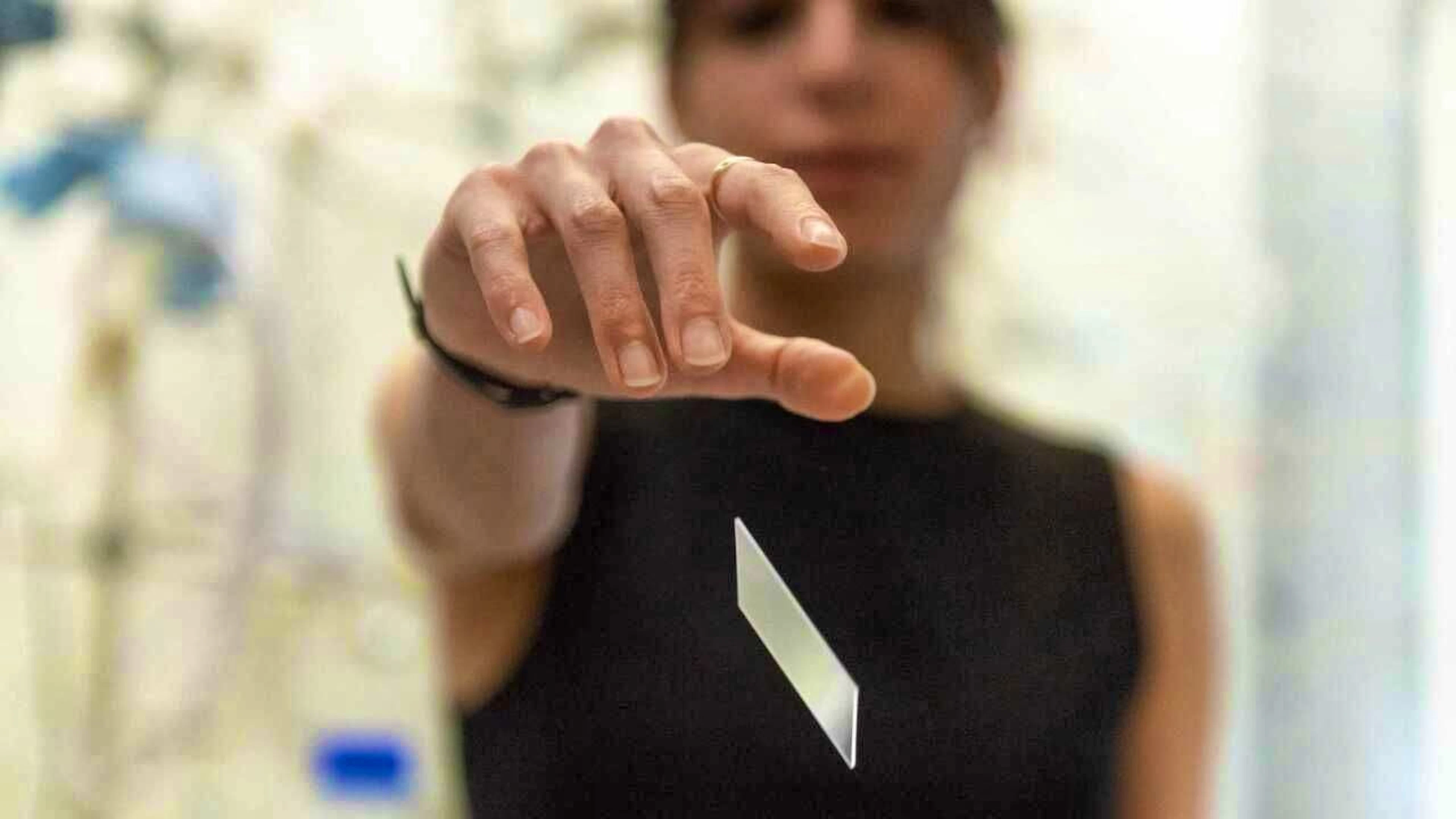 Damping yet rigid laminate: researcher Ioanna Tsimouri from ETH Zurich with her new material.
