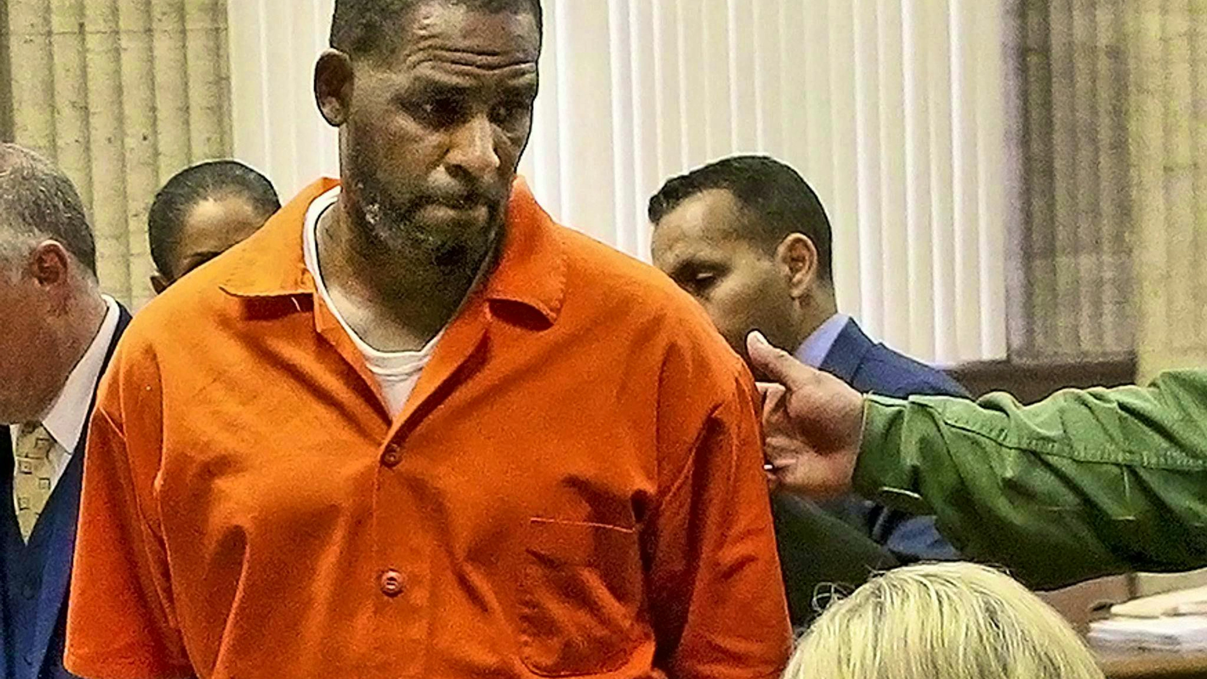 Un tribunale di Chicago ha confermato una sentenza del 2022 contro il cantante statunitense R. Kelly.