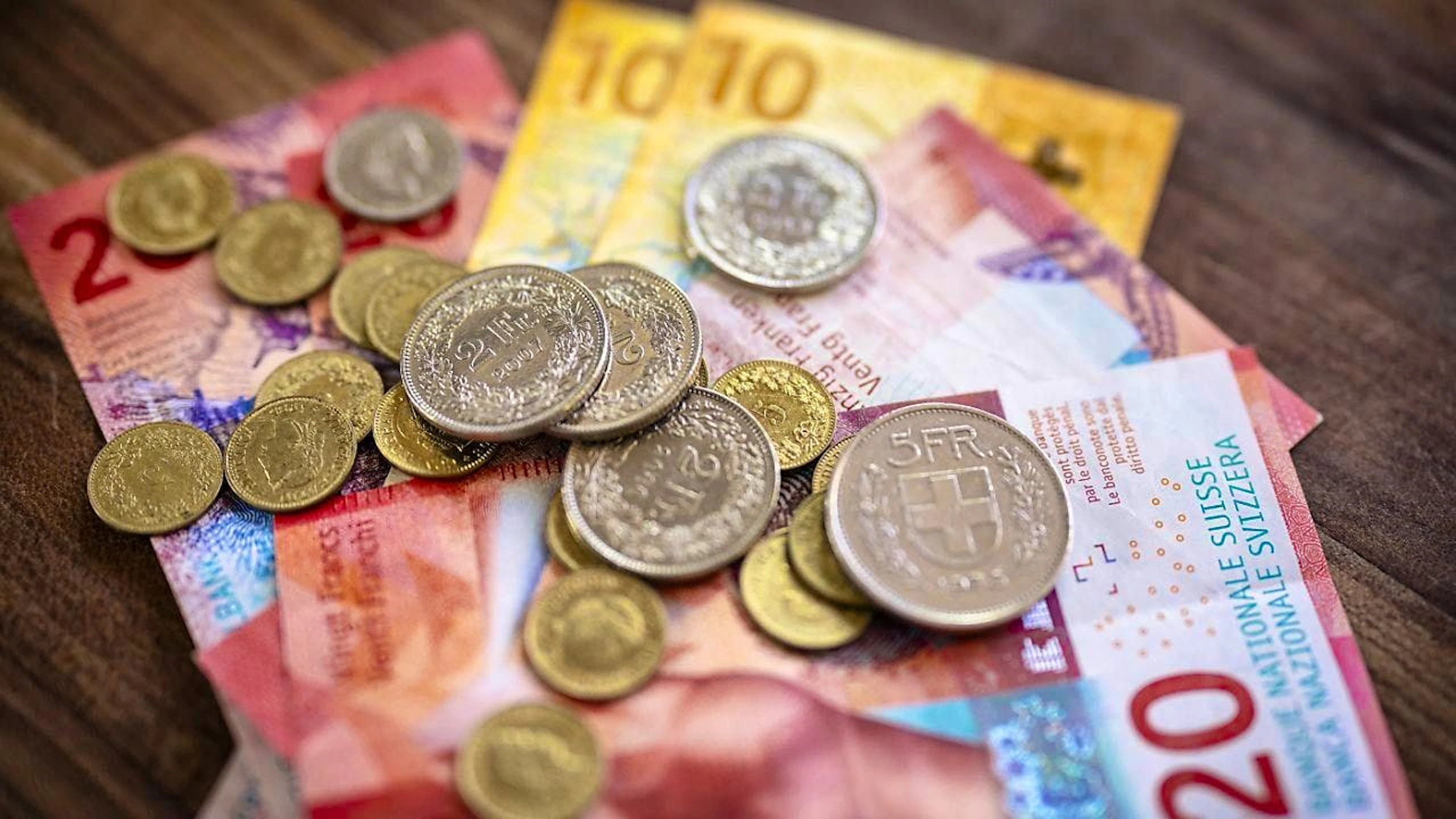 In the canton of Zurich, it will soon be possible to have taxes deducted directly from wages. 