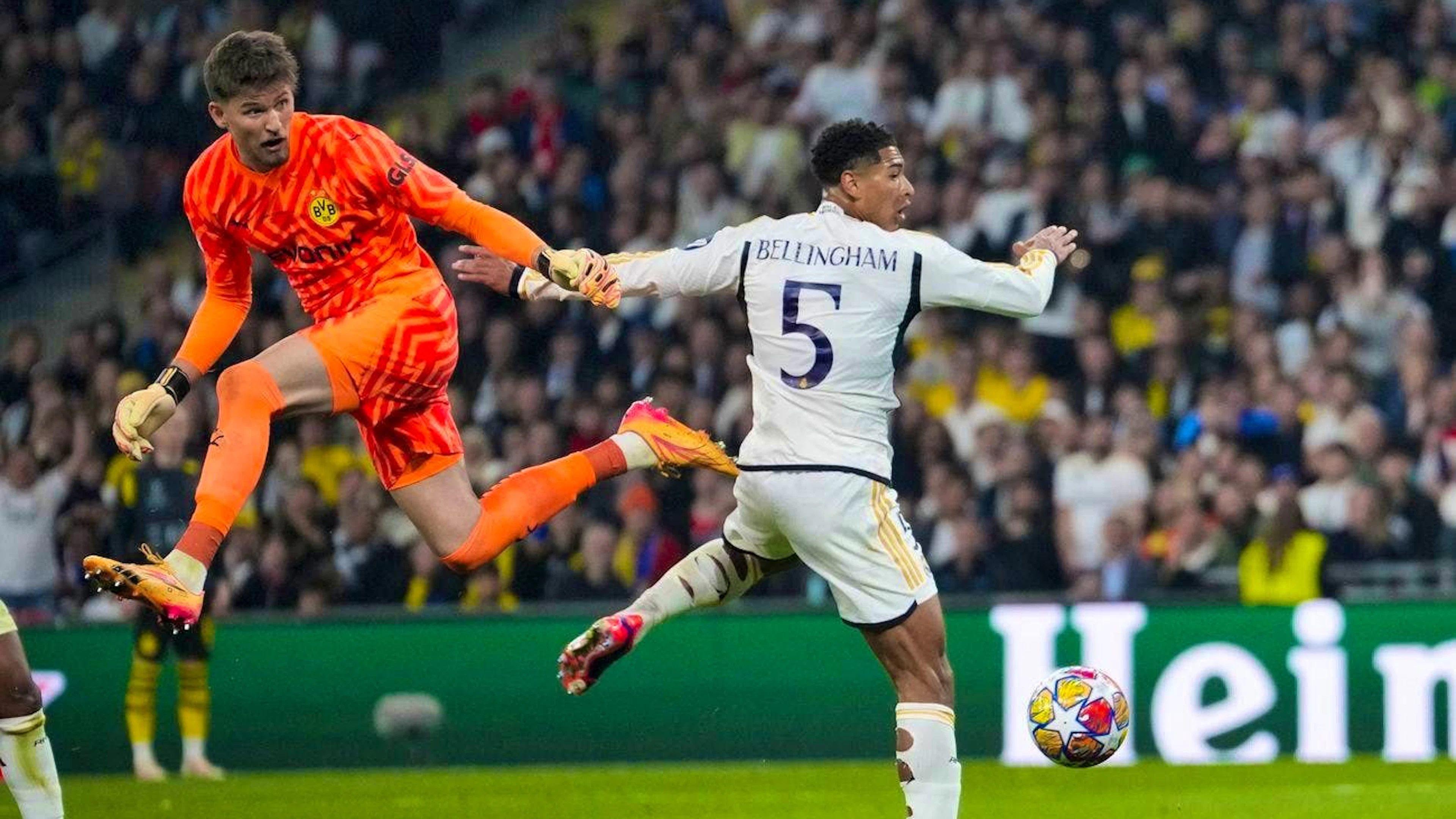 Gregor Kobel takes Dortmund to Madrid
