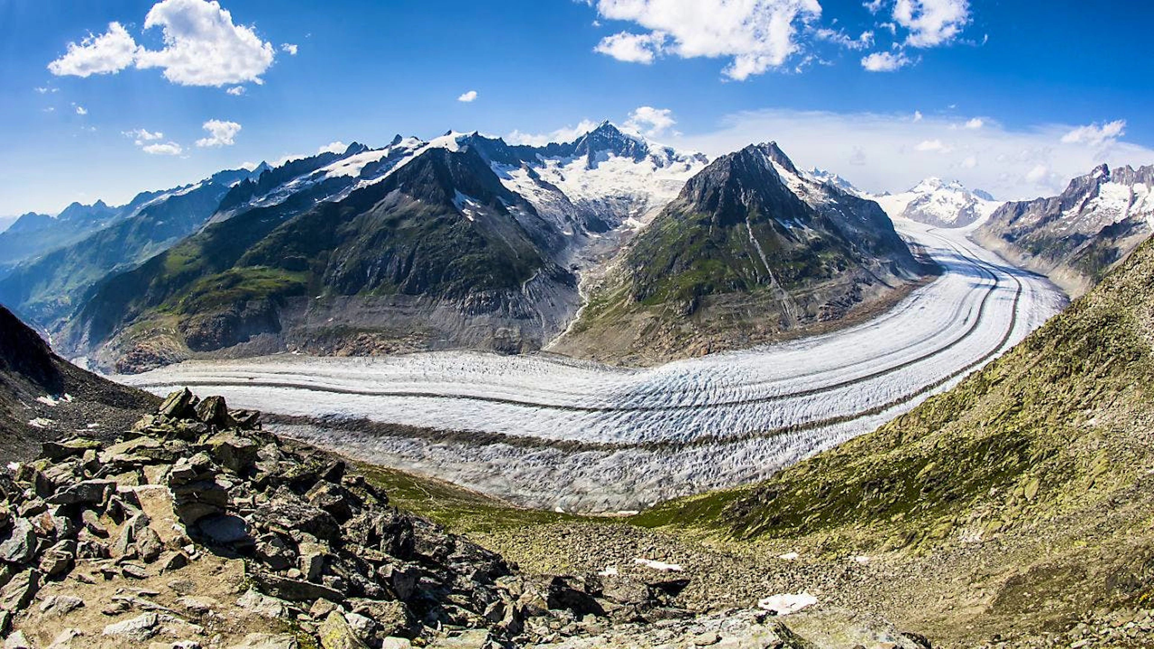 The Aletsch Glacier extends over an elevation range from about 4,160 meters above sea level to 1,575 meters above sea level.