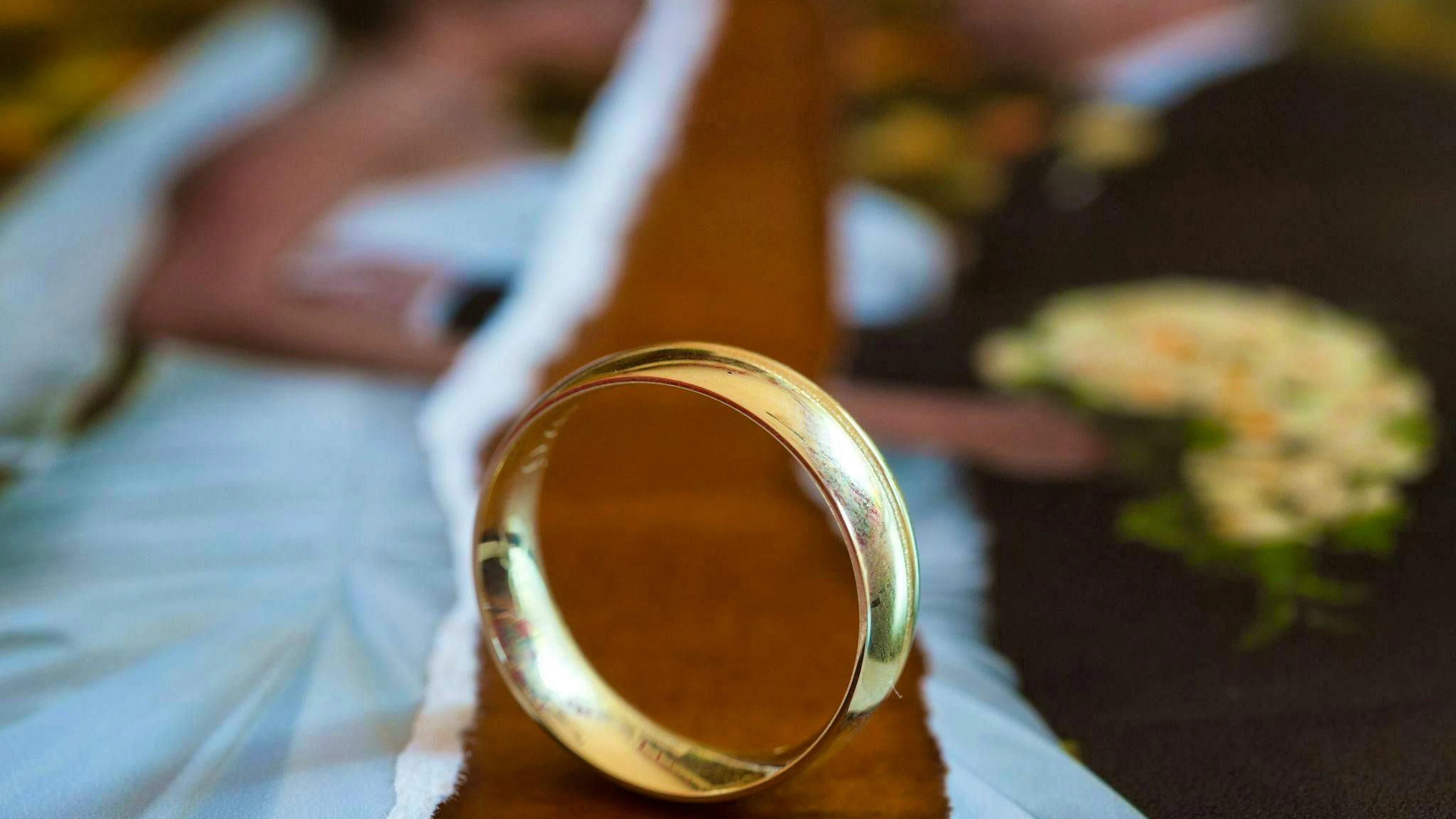 Last year, around 137,400 marriages were separated by court order.