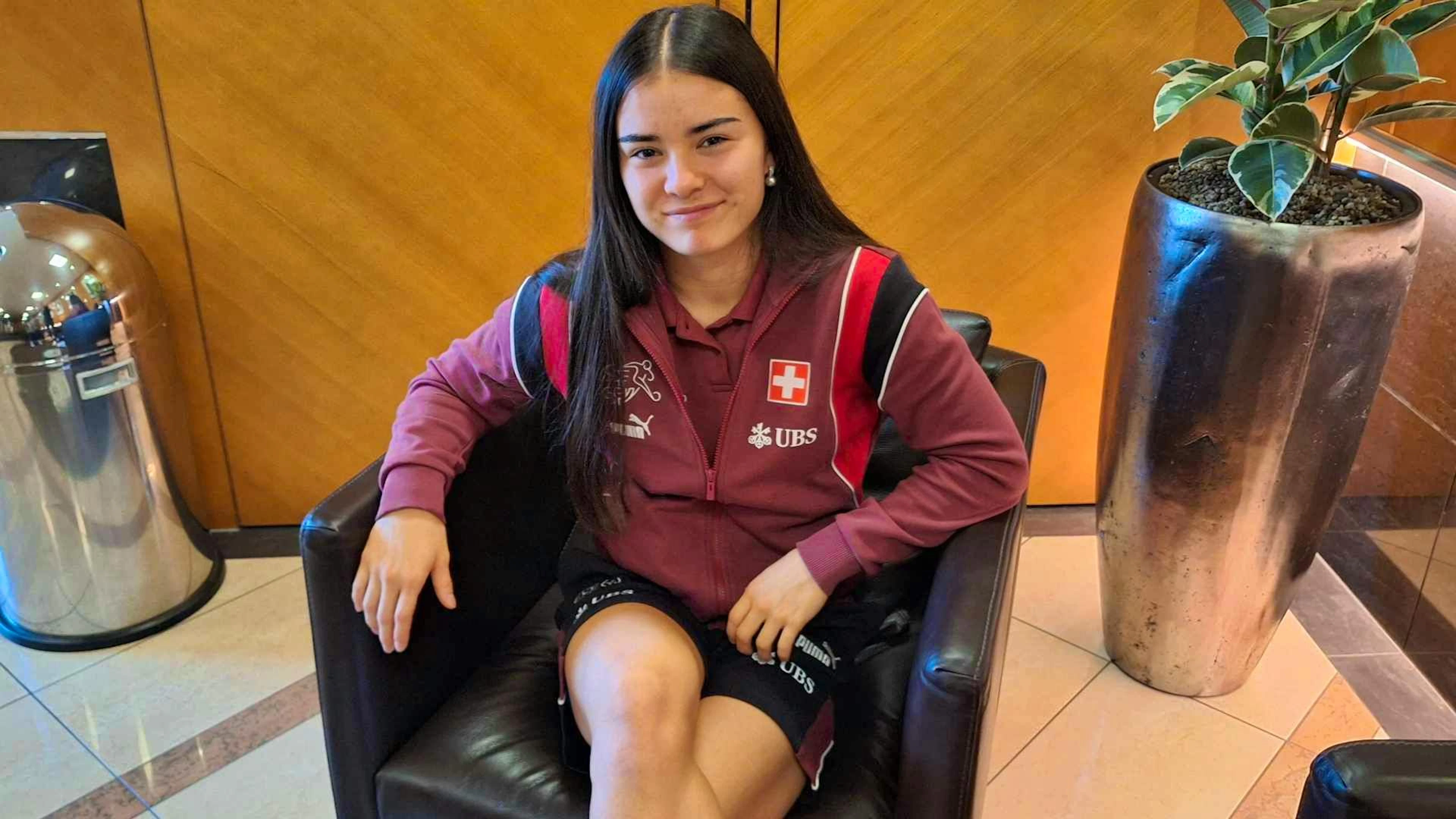 Naomi Luyet steht blue Sport am Samstagnachmittag in der Lobby des Hotels Mövenpick in Regensdorf Rede und Antwort.