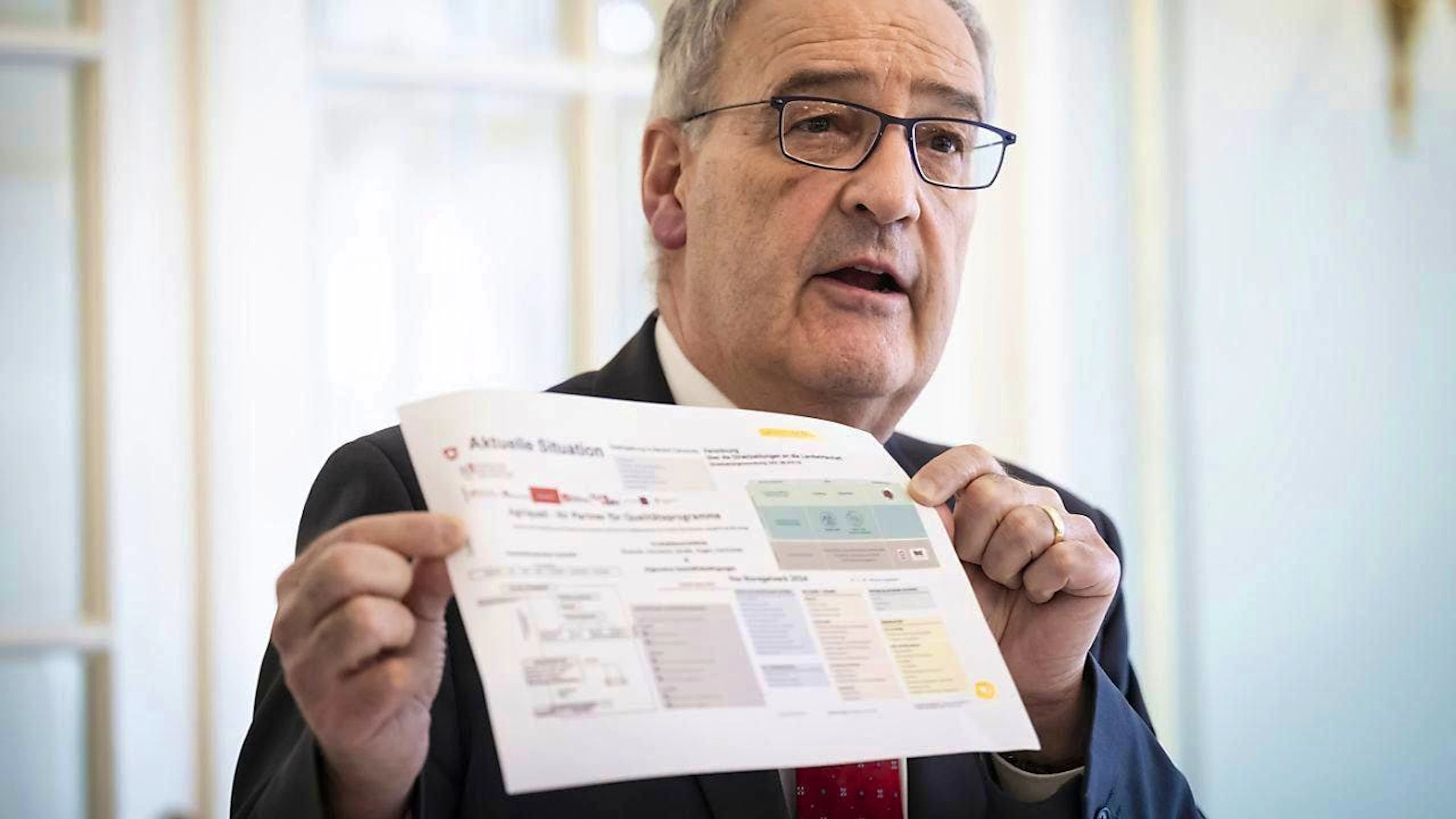 Agriculture Minister Guy Parmelin wants to spare farmers in Switzerland from unnecessary controls in future.