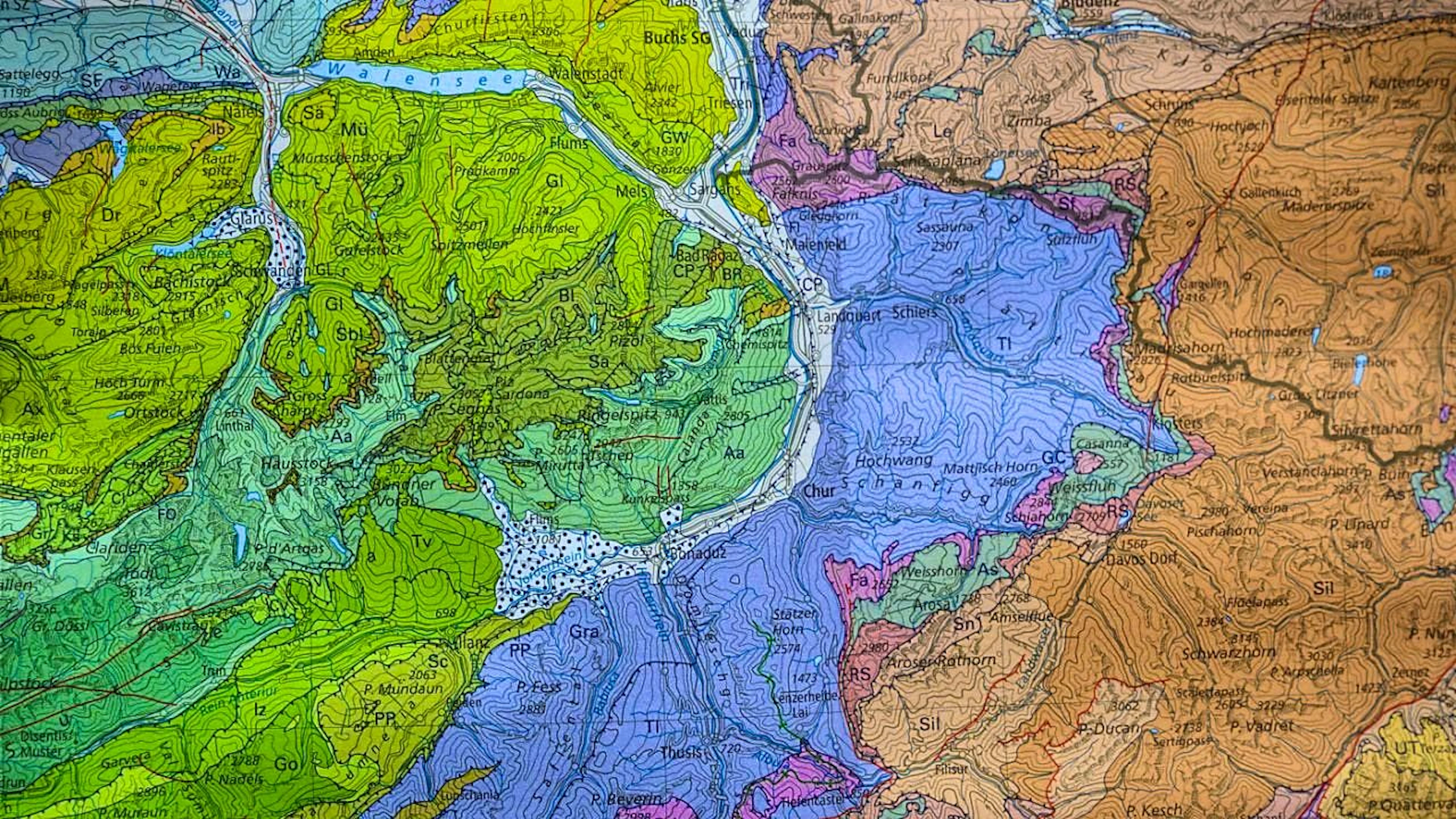The map shows the tectonic units of Switzerland and its neighboring areas.