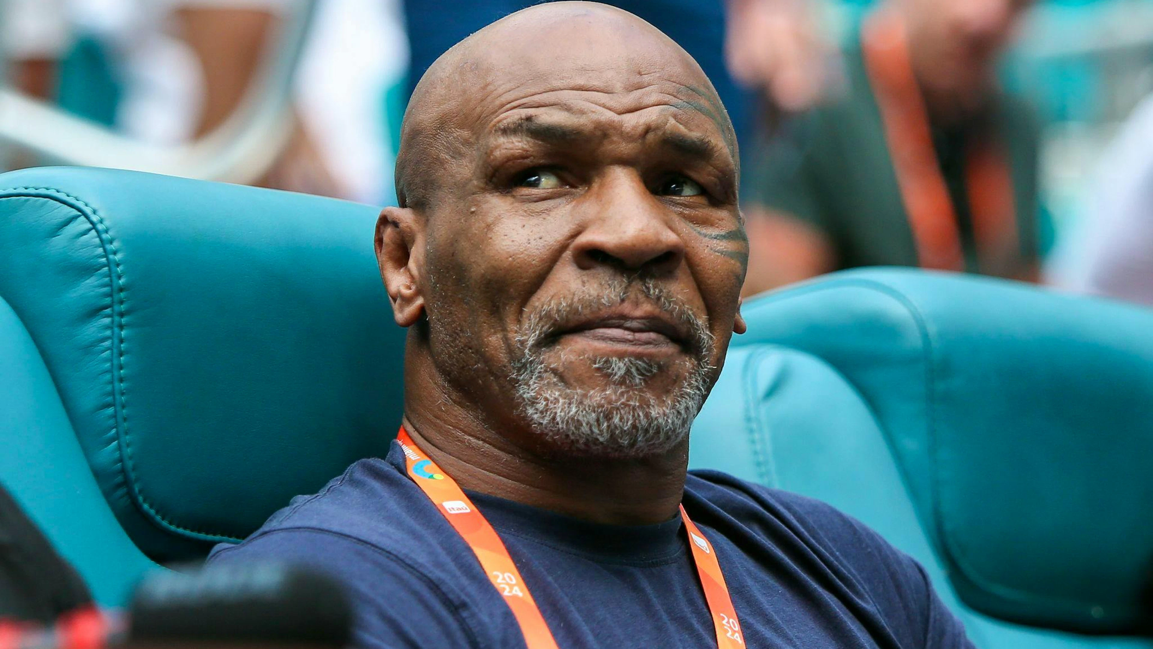 Der Ex-Boxweltmeister Mike Tyson hat ein Herz für Tauben. Der 58-Jährige züchtet Tauben und nimmt mit seinen Vögeln an Wettbewerben teil. Schon als Kind hatte er eine Taube namens Julius.
