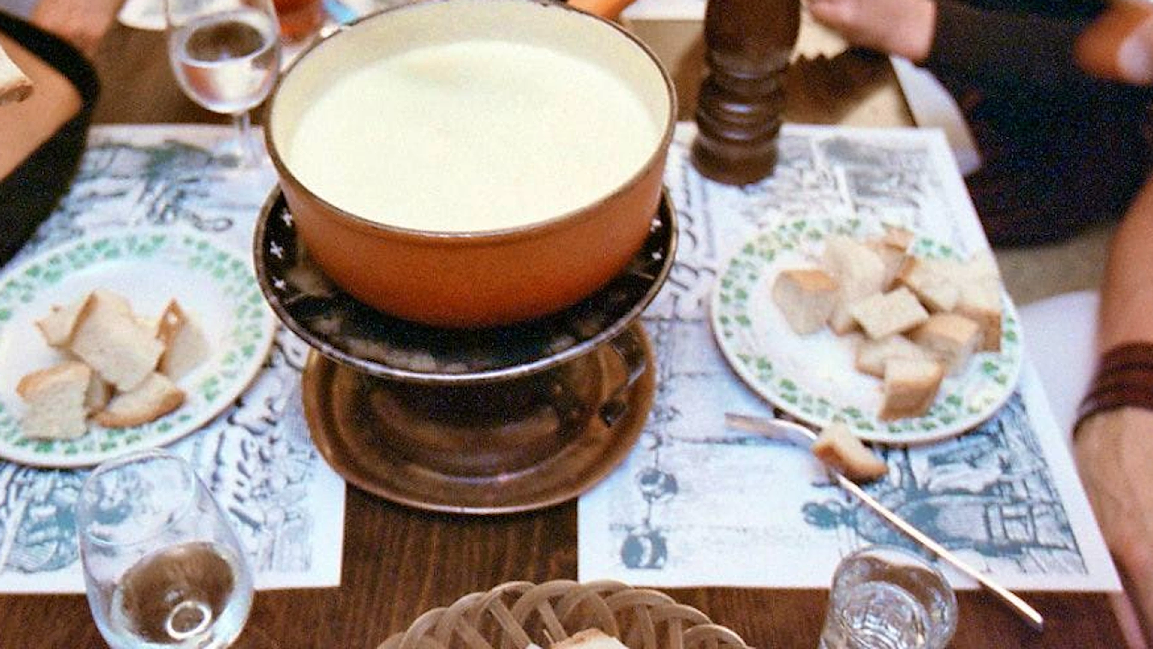 Un réchaud à fondue serait à l'origine de l'incendie qui a ravagé le restaurant Botta à Glacier 3000 aux Diablerets (VD) en 2022. Celle qui était alors responsable de la restauration doit répondre d'incendie par négligence. (Photo d'illustration).