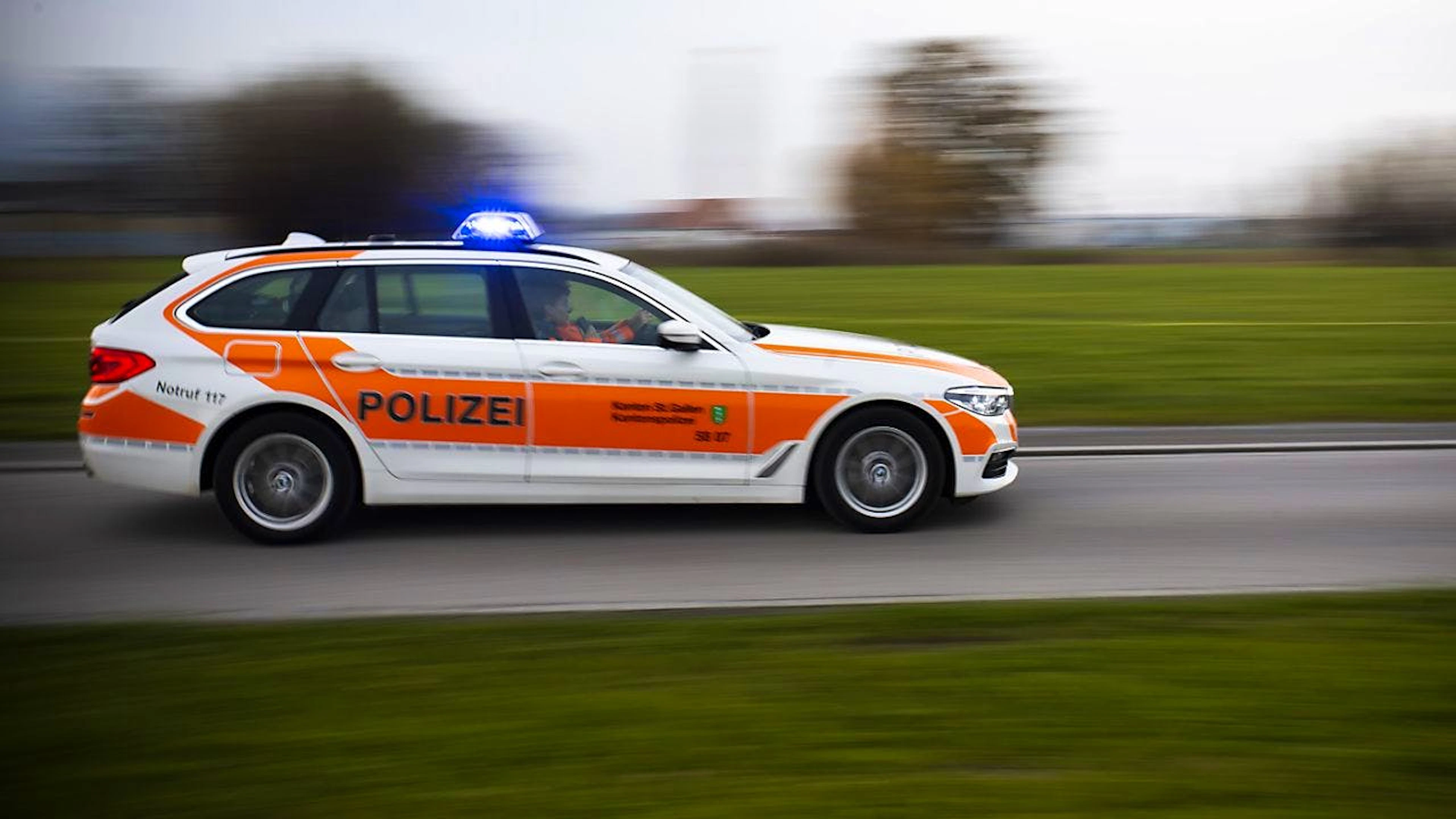 Die Kantonspolizei St. Gallen hat am frühen Dienstagmorgen wegen eines Geisterfahrers ausrücken müssen.