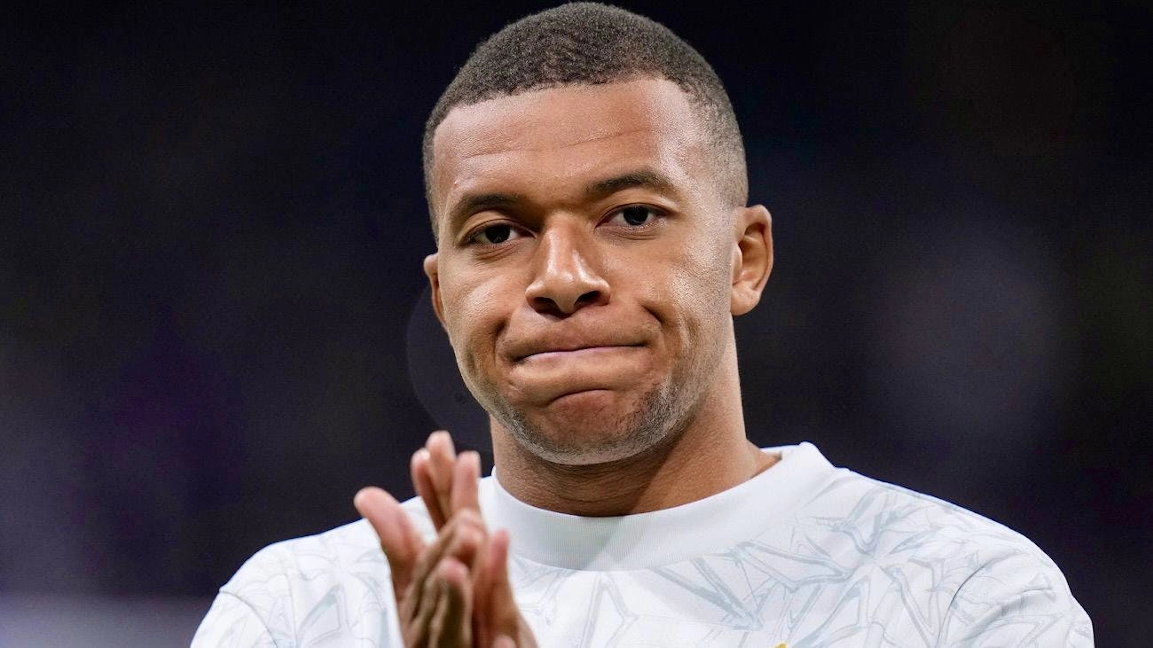 Kylian Mbappé réclame 55 millions d'euros de salaires et primes impayés au PSG.