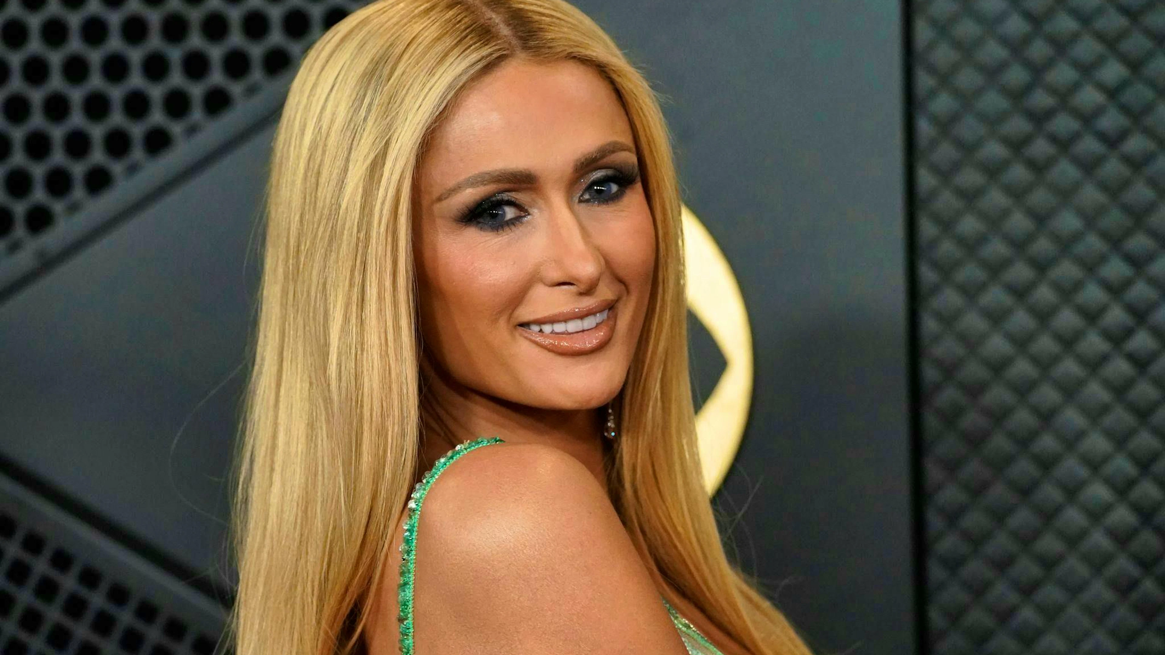 L'ereditiera Paris Hilton, invece, caccia le rane e le libera di nuovo, ha rivelato in un'intervista. Perché? Lo sa solo lei...