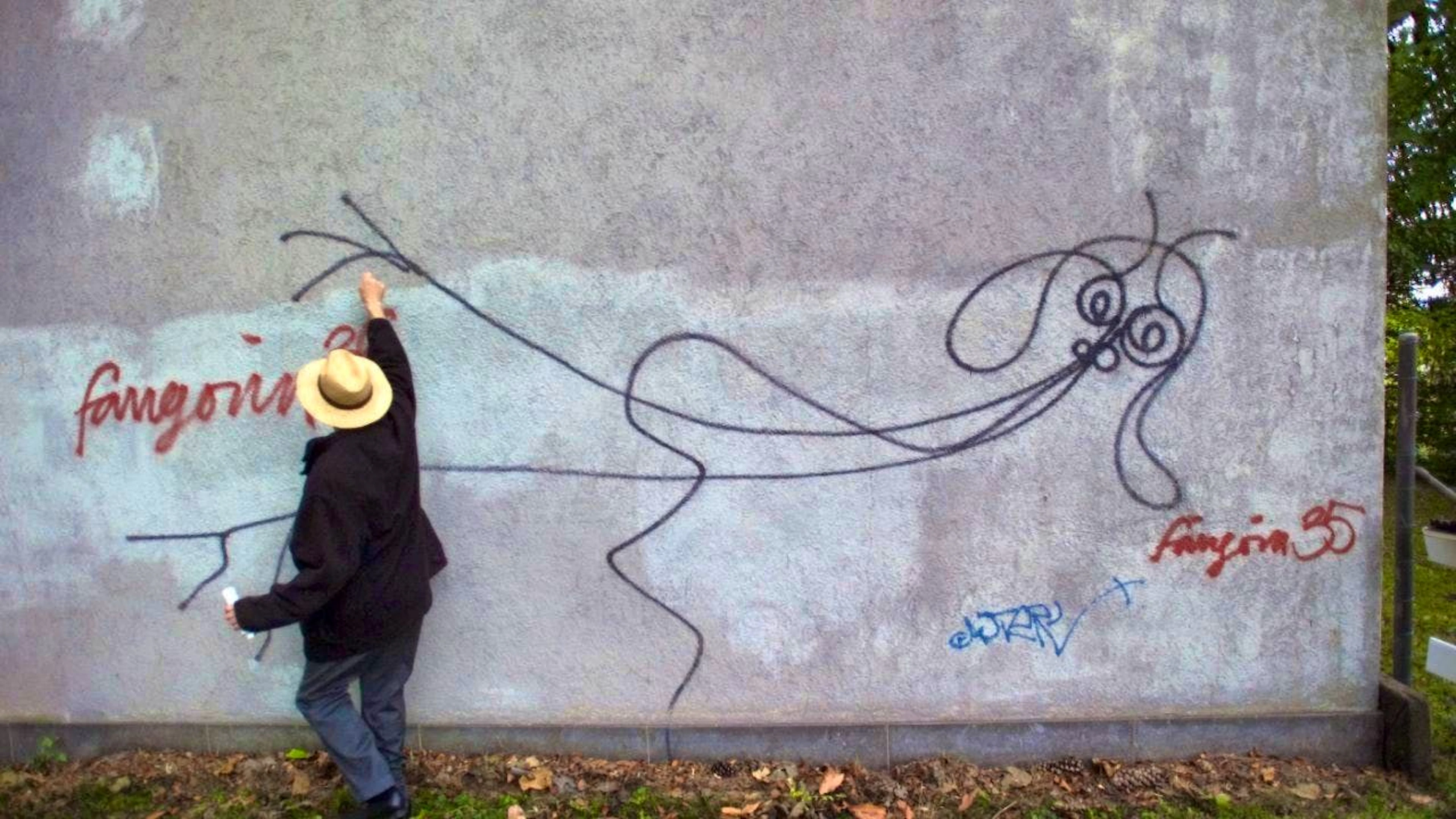 "Undine" is the name of the figure that Harald Naegeli sprayed on the wall of the German Department of the University of Zurich at Schönberggasse 9 in 2004. The Zurich sprayer himself demonstrated how the work was created. (archive picture)