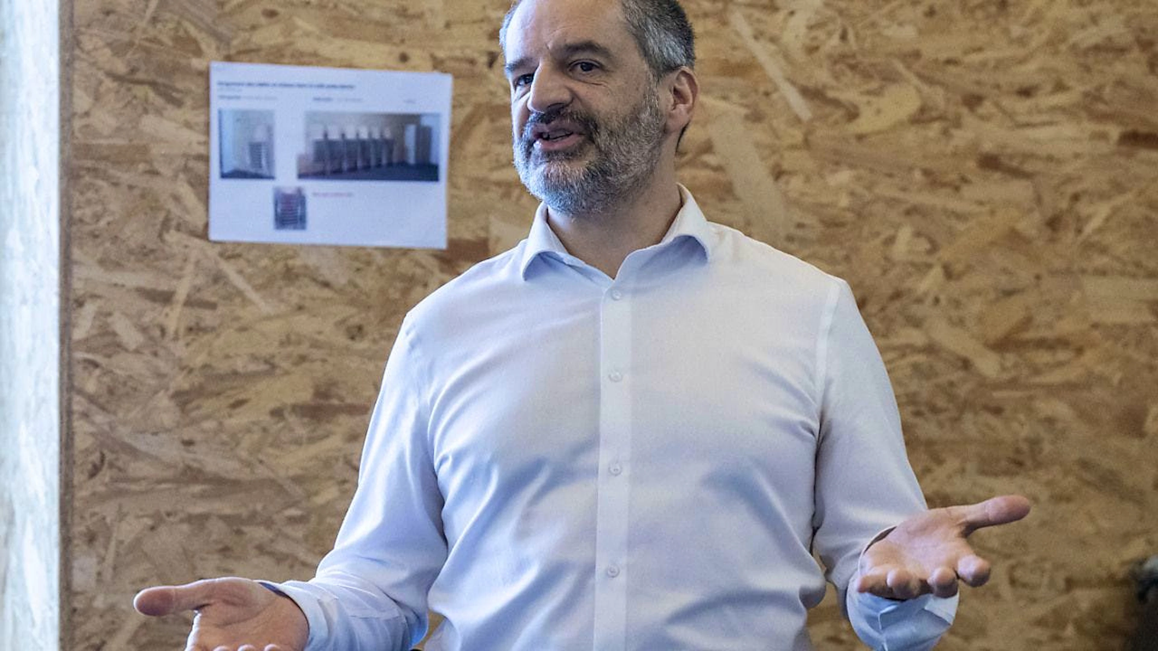 Directeur et fondateur de la société à but non lucratif Digger à Tavannes, Frédéric Guerne s'engage depuis 1998 en faveur du déminage humanitaire.