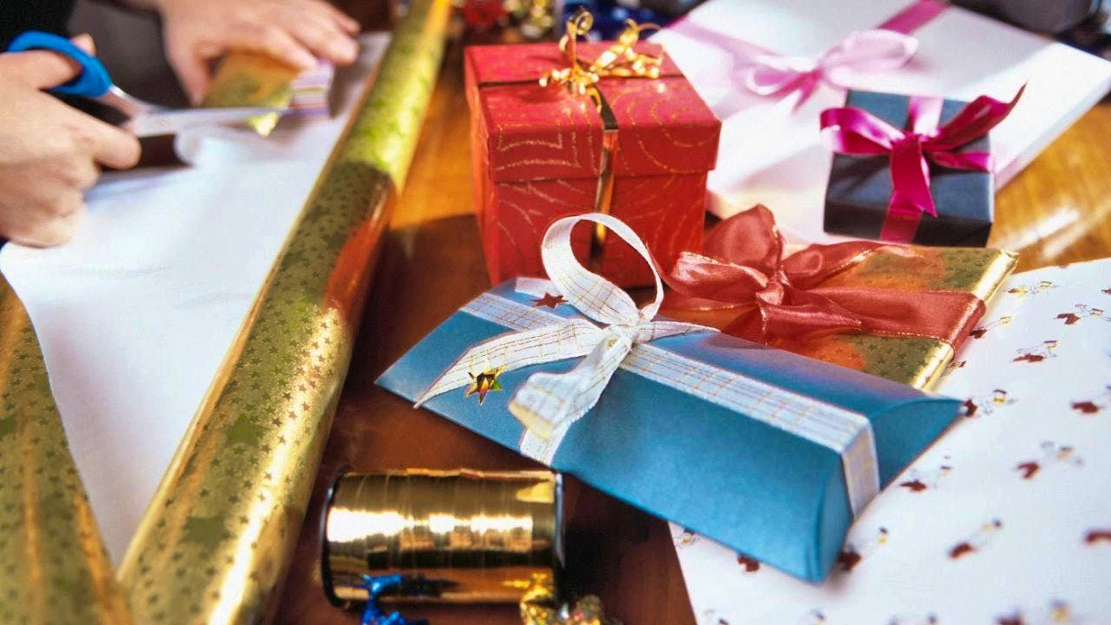 Swiss consumers intend to spend an average of 282 francs on Christmas presents this year. This is exactly the same as last year. (Archive image)