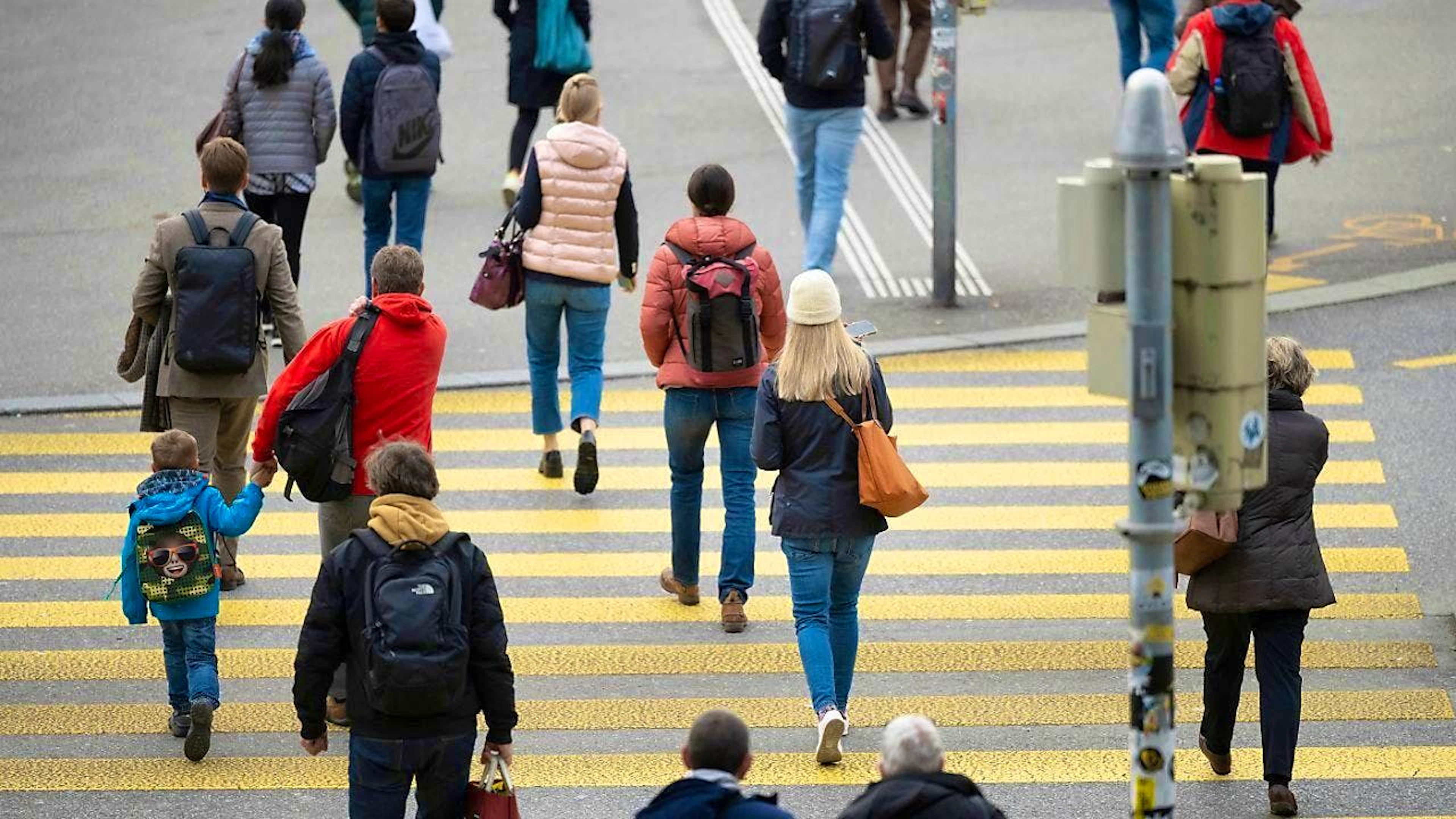 According to a study by the University of Lucerne, social cohesion in Switzerland is under pressure. (archive image)