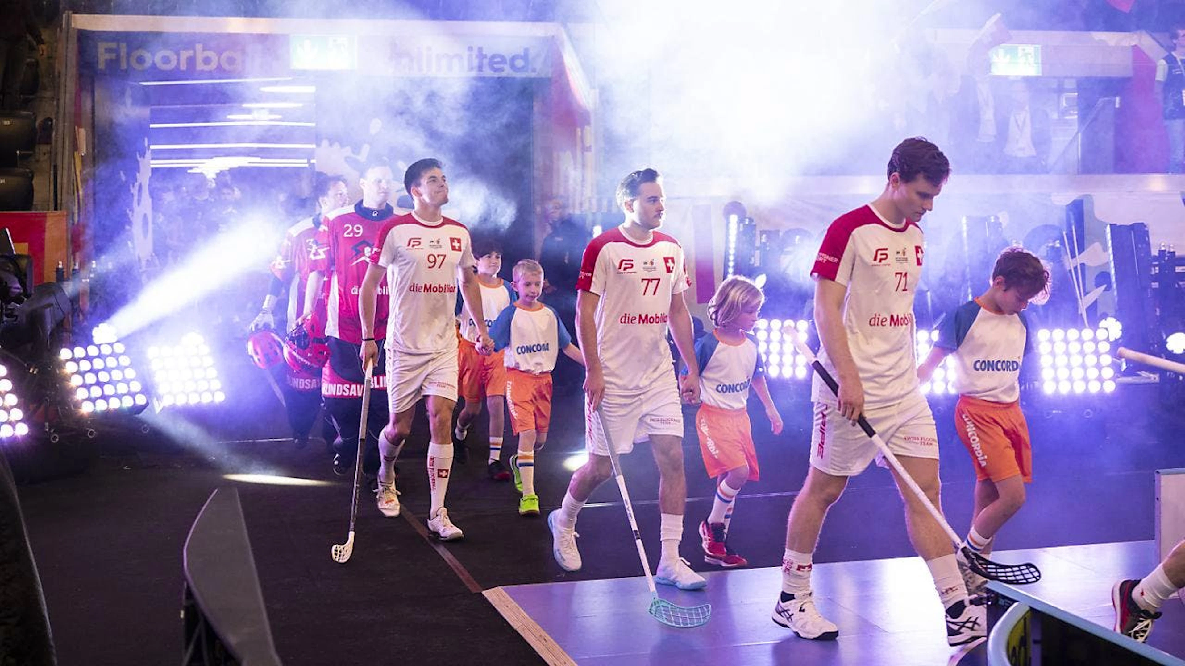 Die Schweizer Unihockey-Nationalmannschaft, hier an der WM 2022 in Zürich, tritt in Schweden ohne mehrere langjährige Teamstützen und mit zwölf Debütanten an