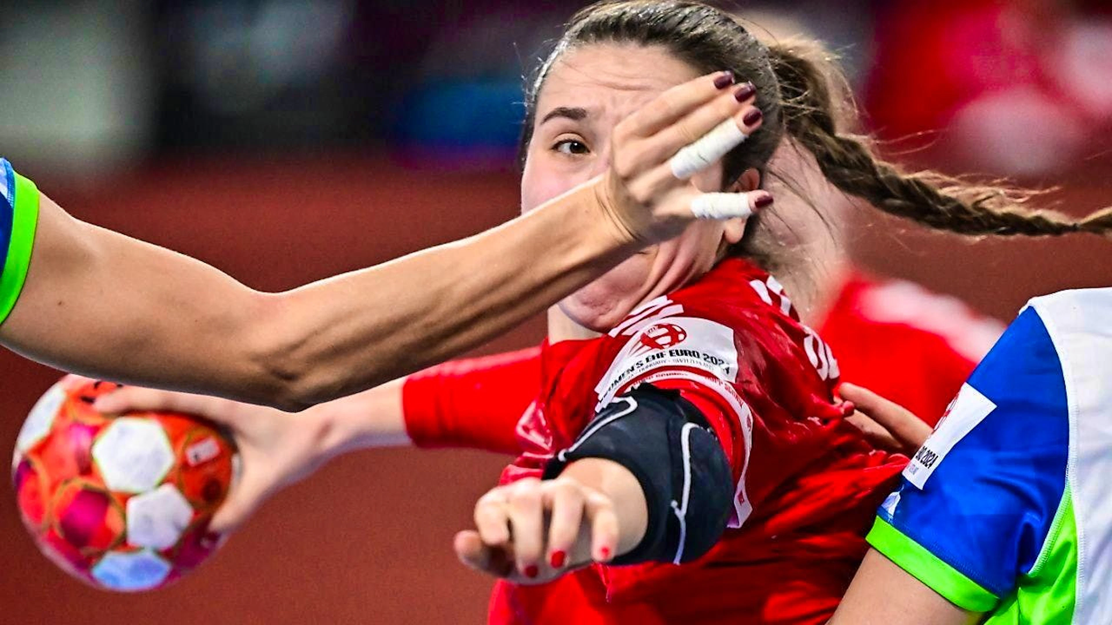 Daphné Gautschi, the best Swiss scorer with six goals, takes a shot. (archive picture)