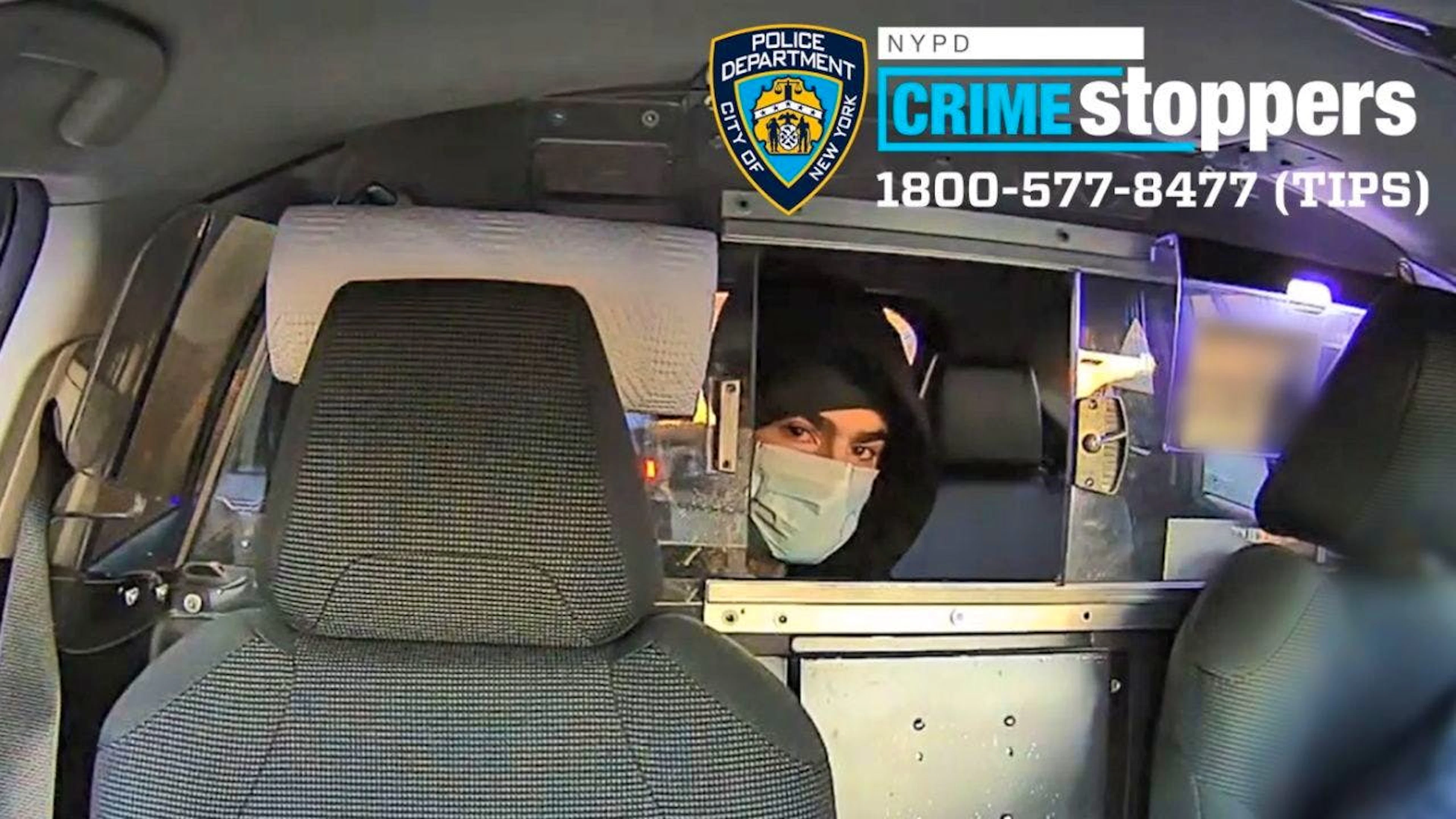 La foto del ricercato diffusa sabato dalle autorità di New York.